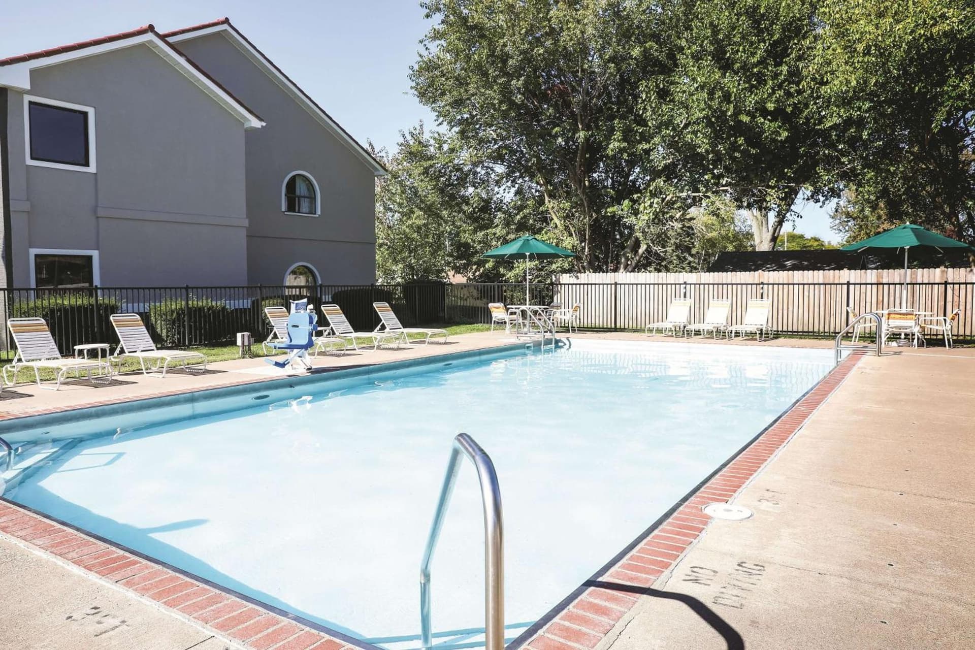 La Quinta Inn by Wyndham Sandusky near Cedar Point interior in Sandusky, OH — gallery photo 2