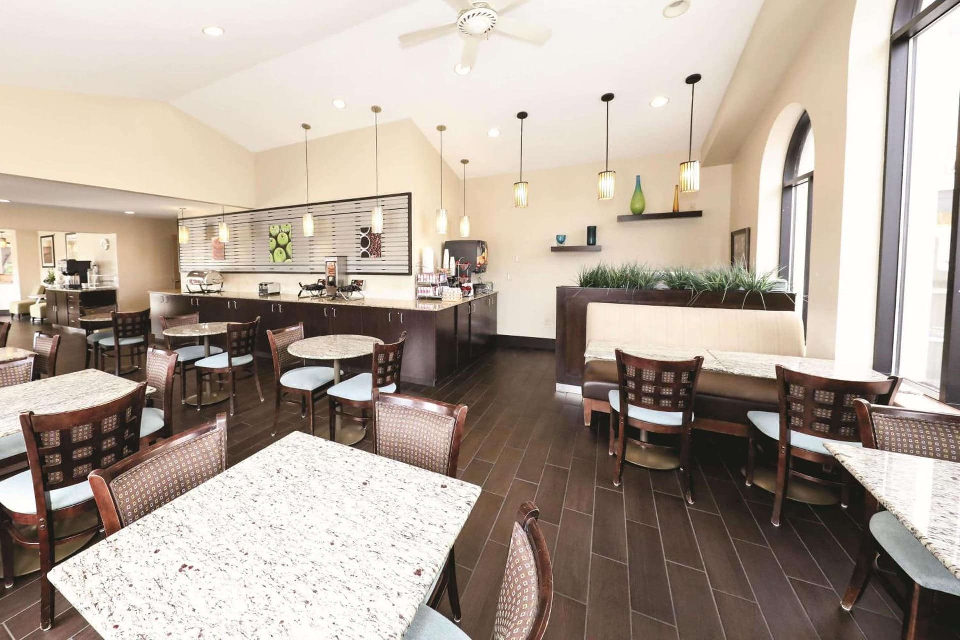 La Quinta Inn by Wyndham Sandusky near Cedar Point gallery photo in Sandusky, OH — image 24