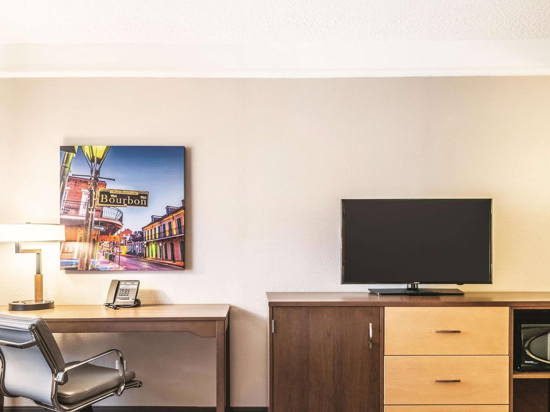 La Quinta Inn & Suites by Wyndham New Orleans Downtown gallery photo in New Orleans, LA — image 58