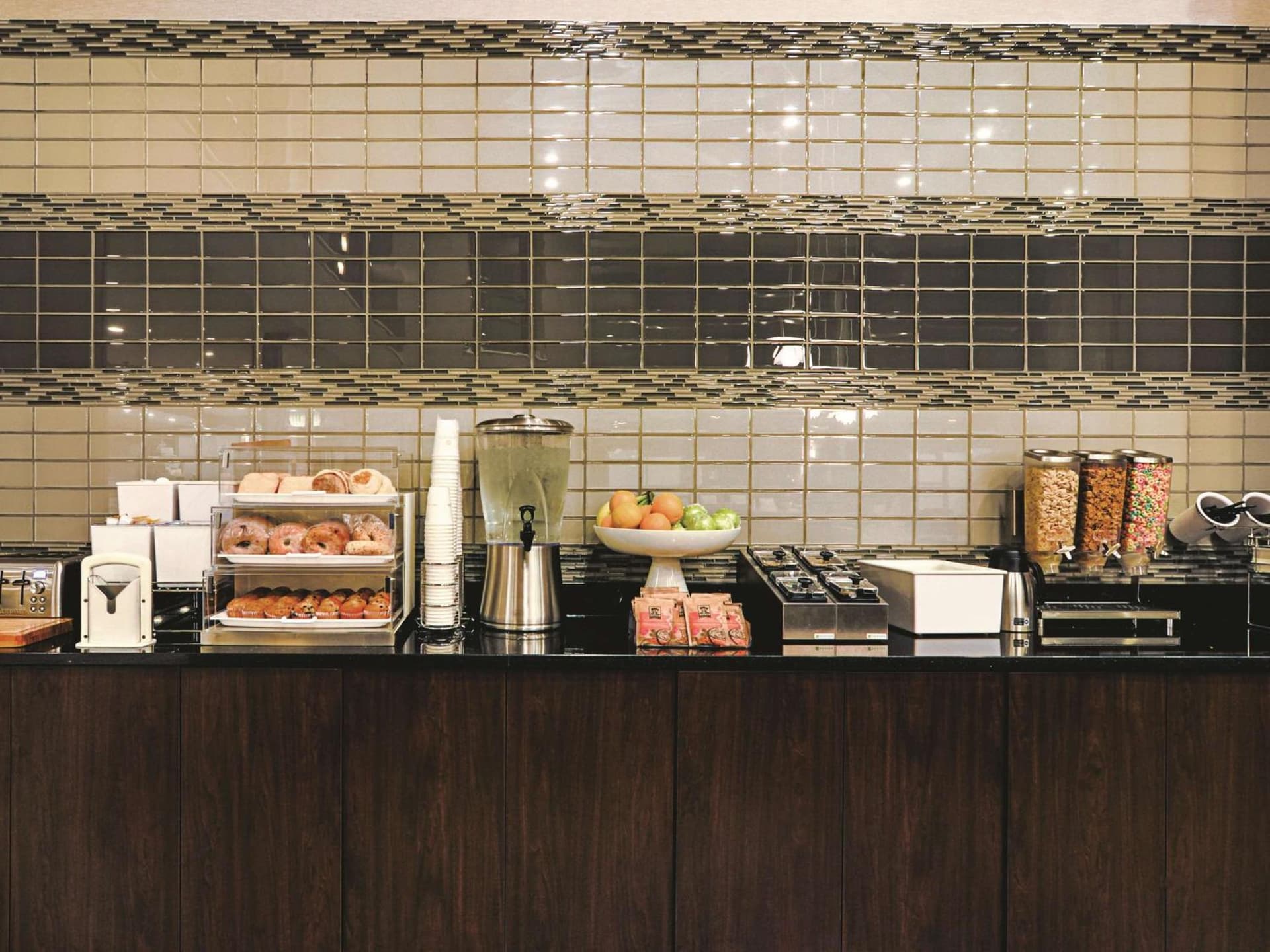 La Quinta Inn & Suites by Wyndham Denver Airport DIA gallery photo in Denver, CO — image 10