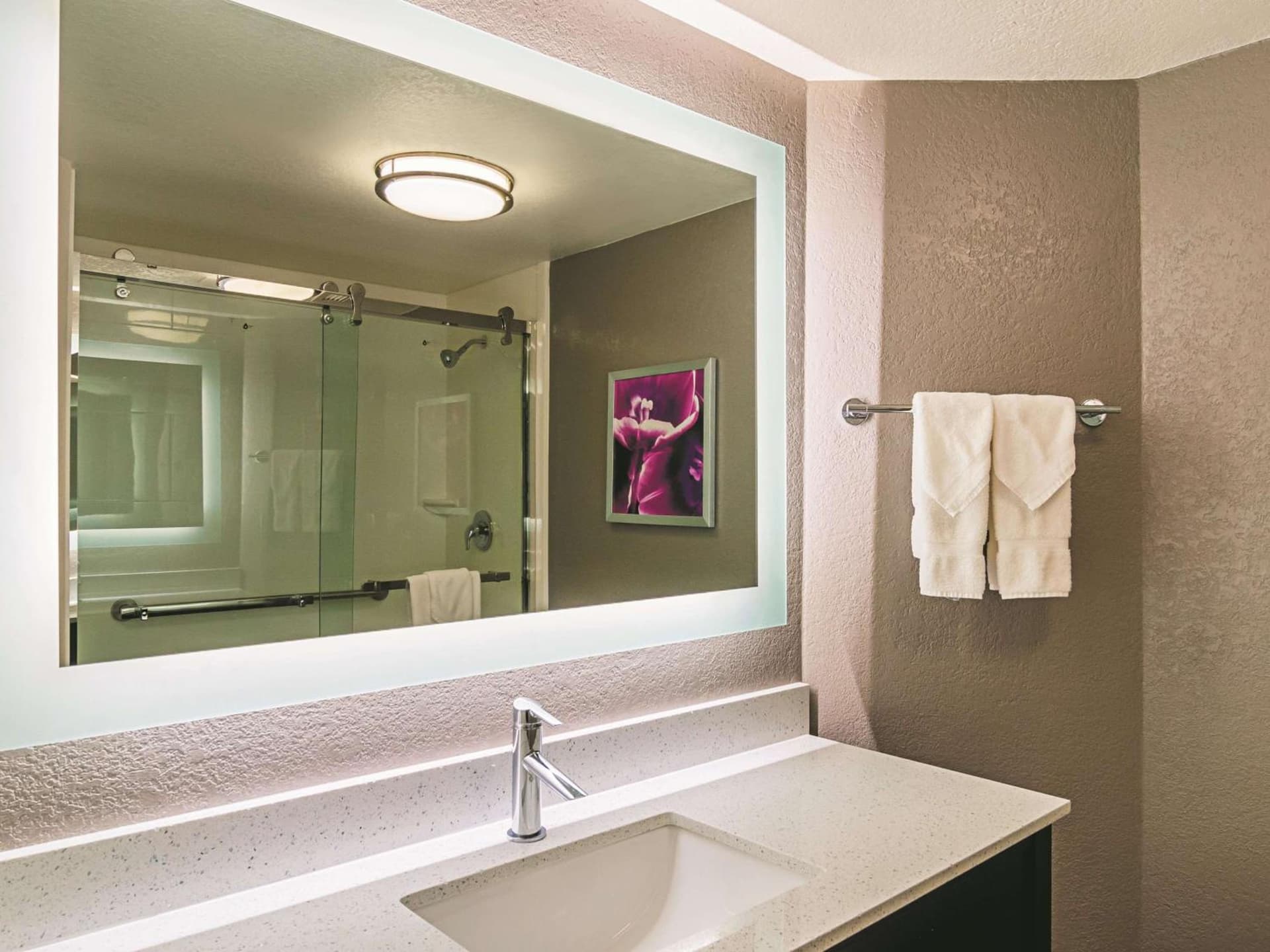 La Quinta Inn & Suites by Wyndham Denver Airport DIA gallery photo in Denver, CO — image 12