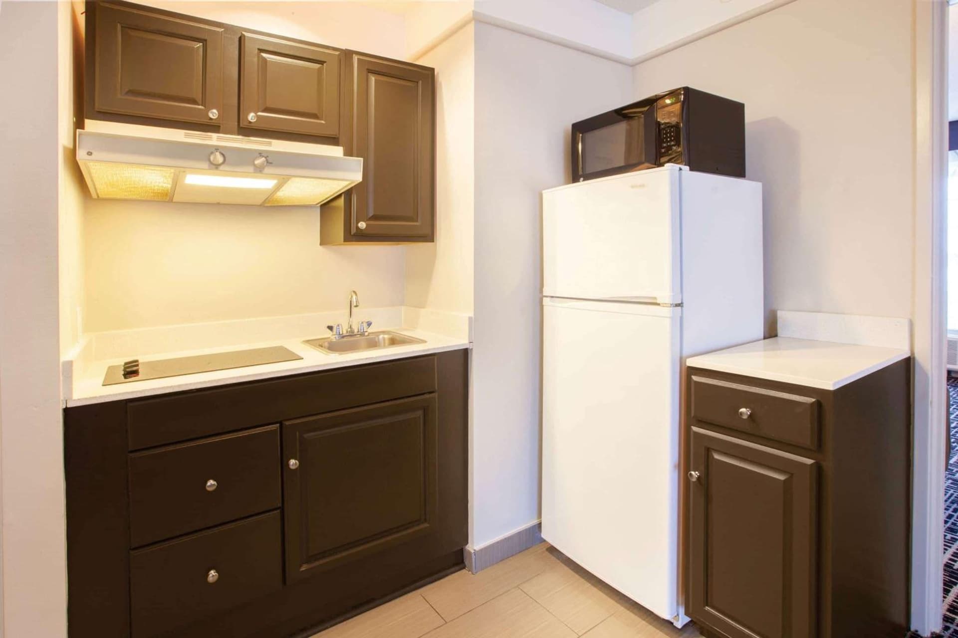 La Quinta by Wyndham Cincinnati Airport Florence gallery photo in Florence, KY — image 11