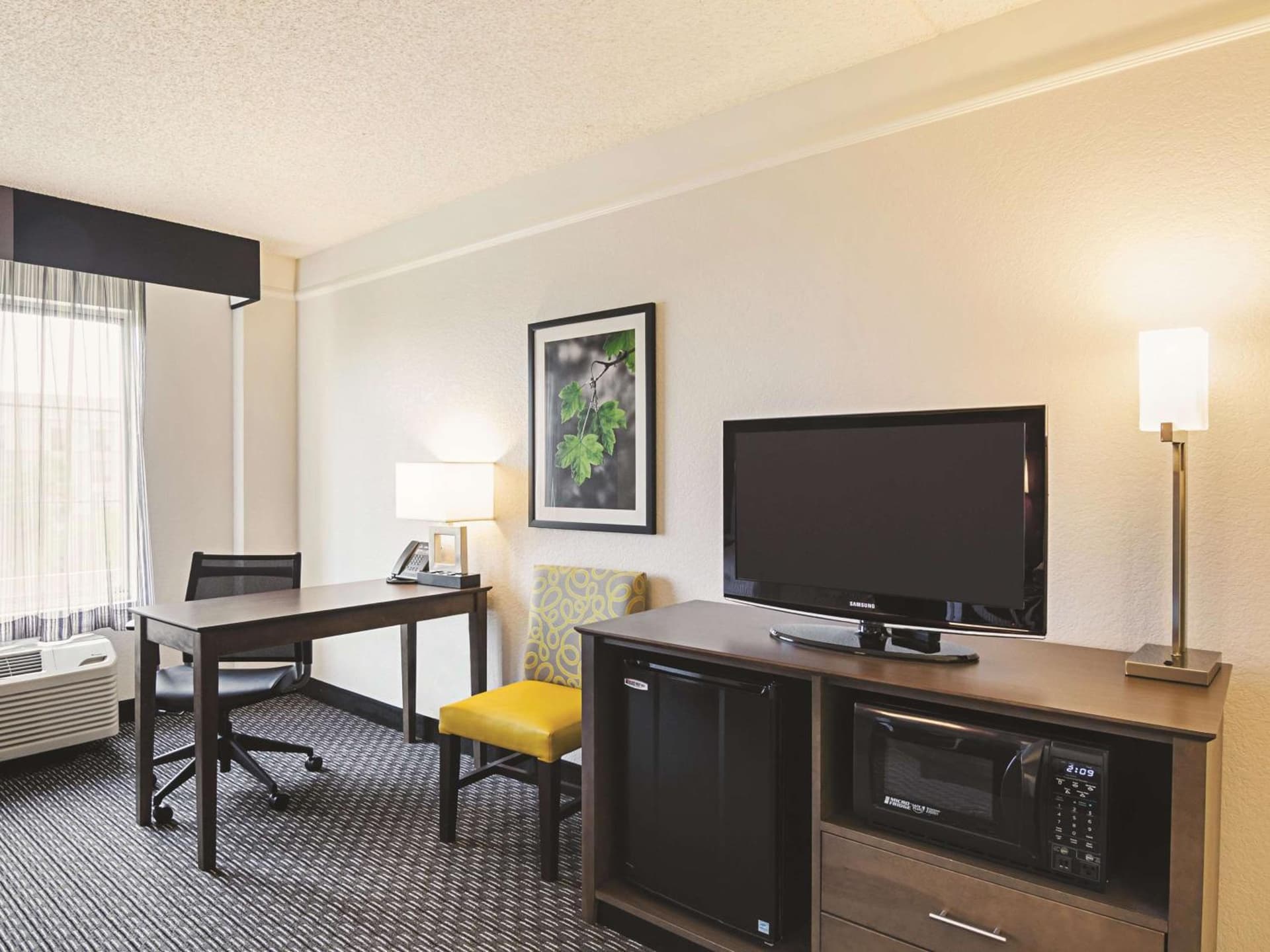 La Quinta Inn & Suites by Wyndham Denver Airport DIA gallery photo in Denver, CO — image 41