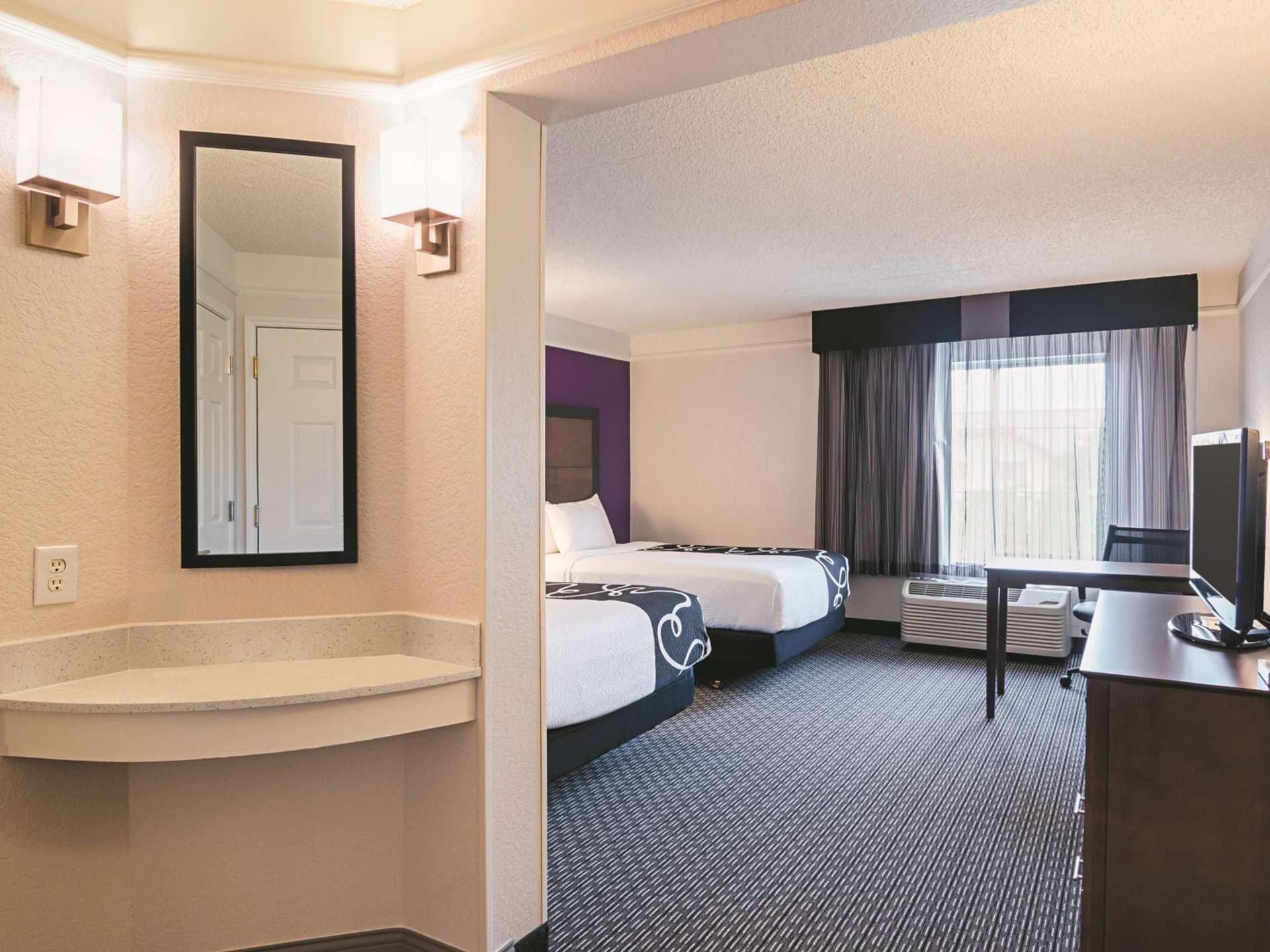 La Quinta Inn & Suites by Wyndham Denver Airport DIA gallery photo in Denver, CO — image 20