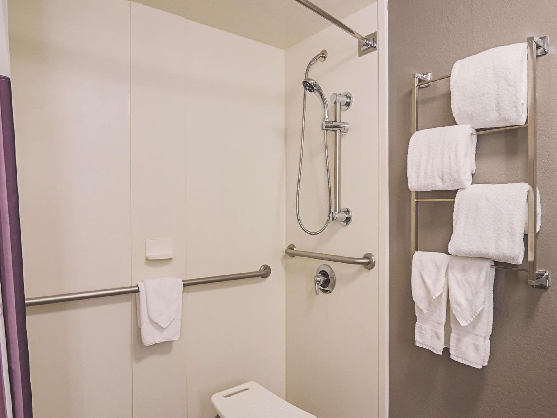 La Quinta Inn & Suites by Wyndham Denver Airport DIA gallery photo in Denver, CO — image 15