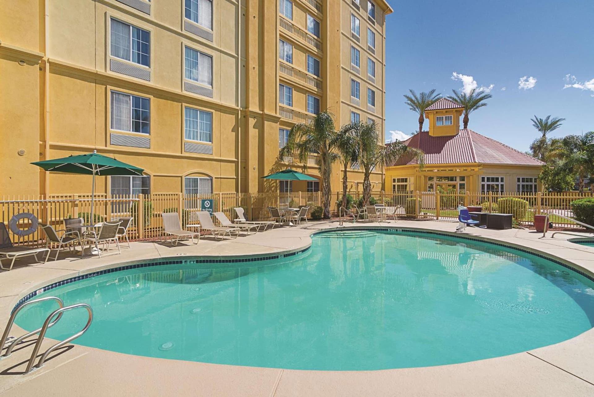 La Quinta by Wyndham Phoenix Mesa West interior in Mesa, AZ — gallery photo 2