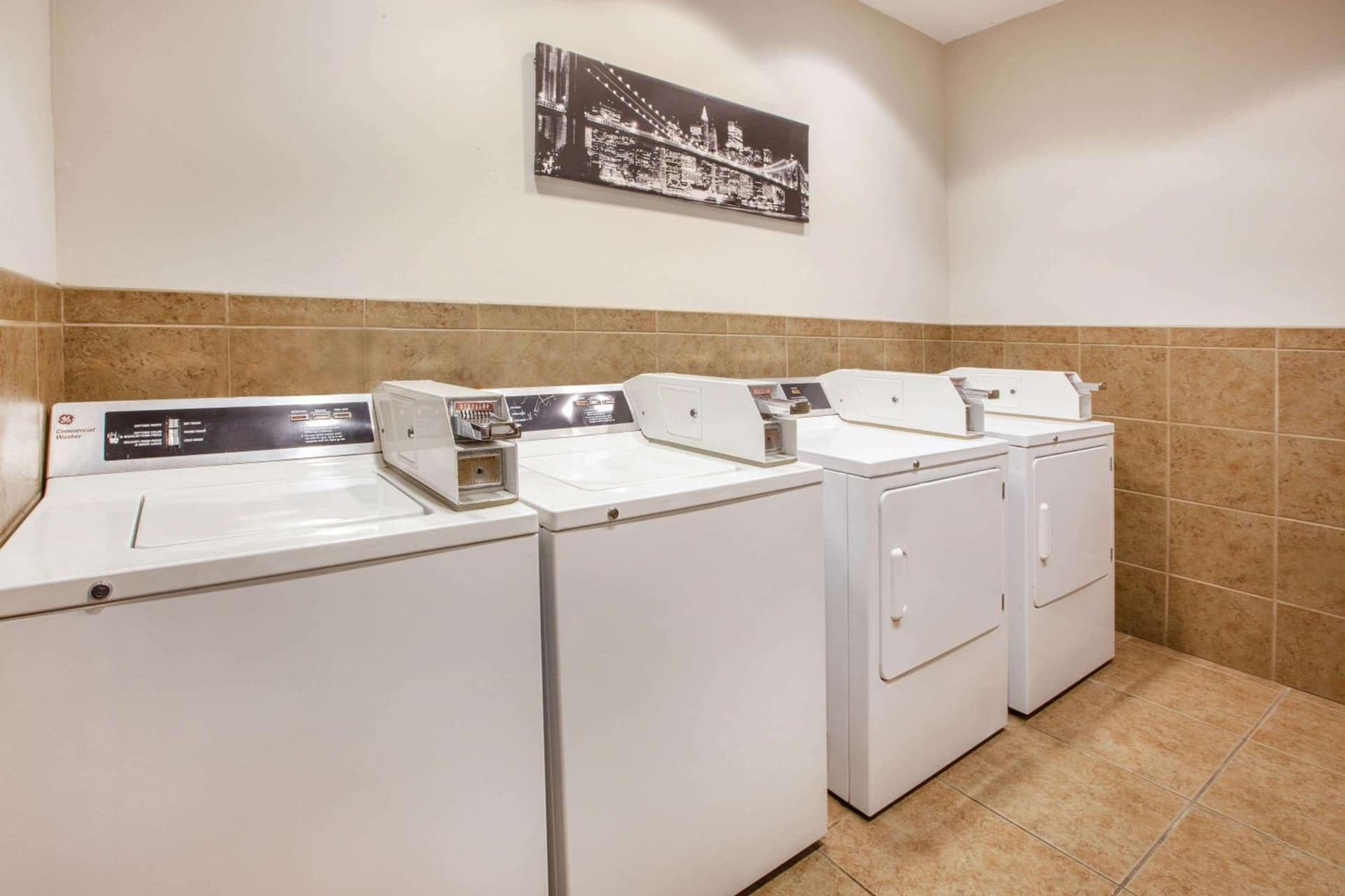 La Quinta by Wyndham Cincinnati Airport Florence gallery photo in Florence, KY — image 7