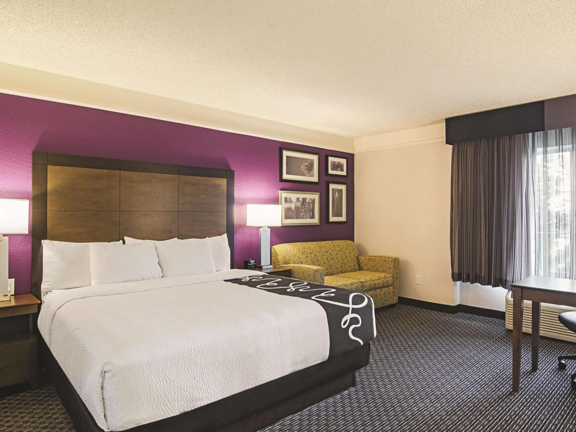 La Quinta Inn & Suites by Wyndham Denver Airport DIA property views in Denver, CO — gallery photo 3