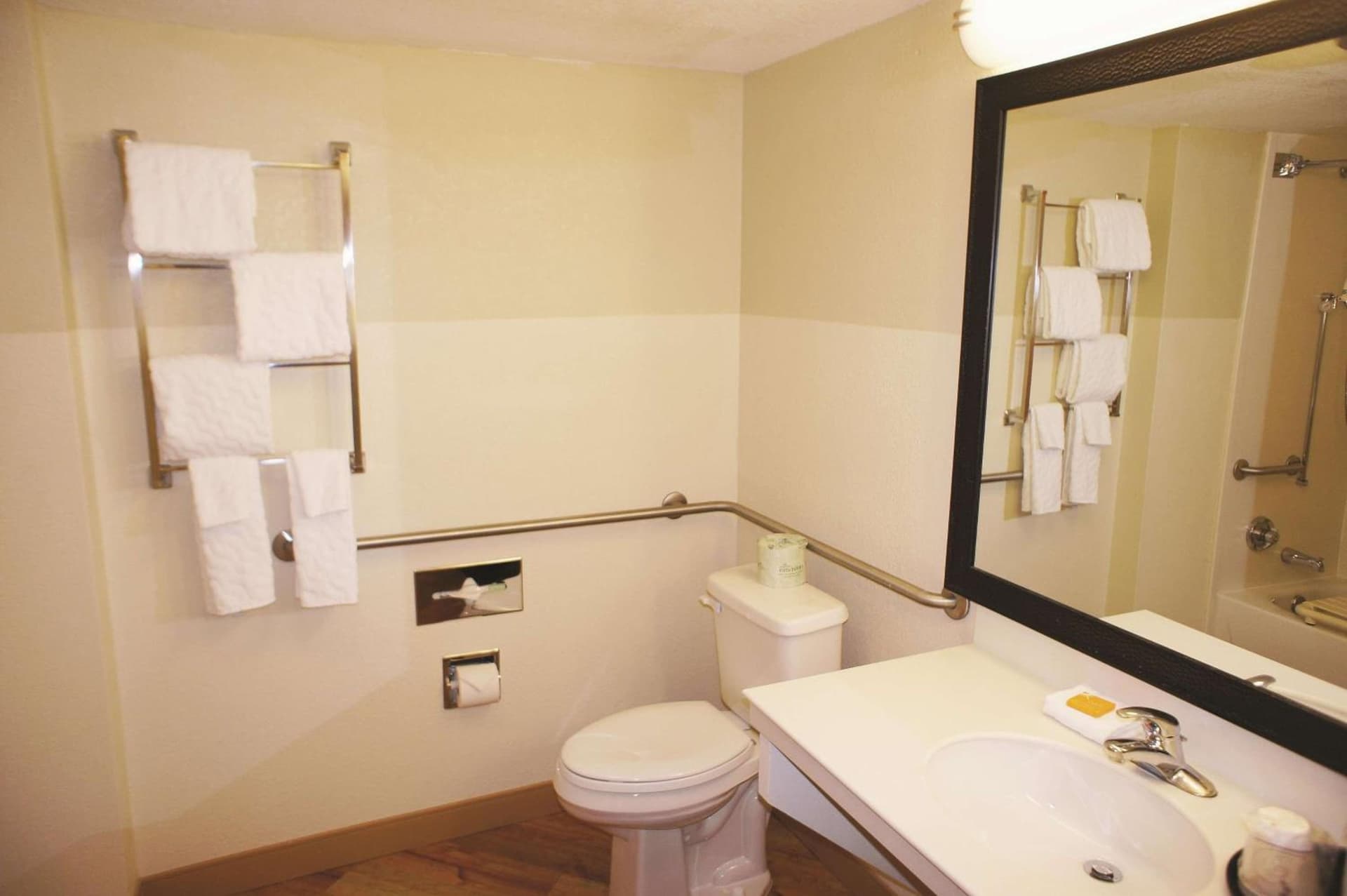La Quinta by Wyndham Raleigh Cary gallery photo in Cary, NC — image 38