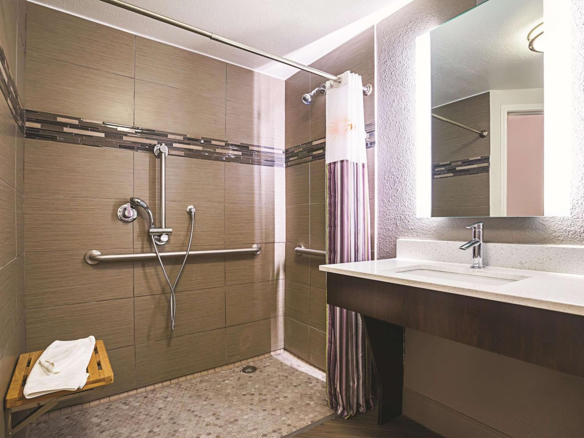 La Quinta by Wyndham Dallas Plano West gallery photo in Plano, TX — image 17