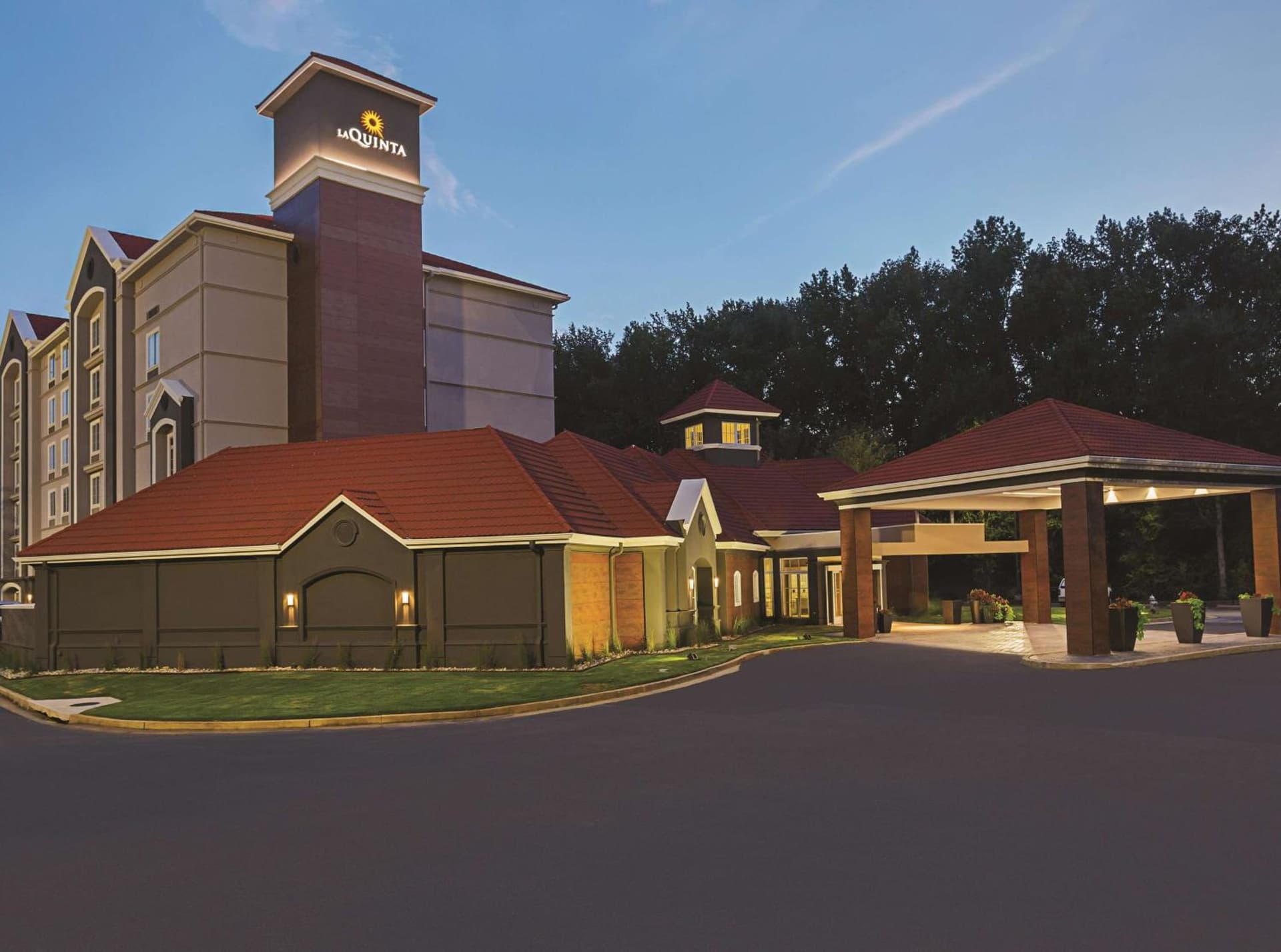 La Quinta by Wyndham Atlanta Alpharetta featured exterior or lobby in Alpharetta, GA — similar hotel