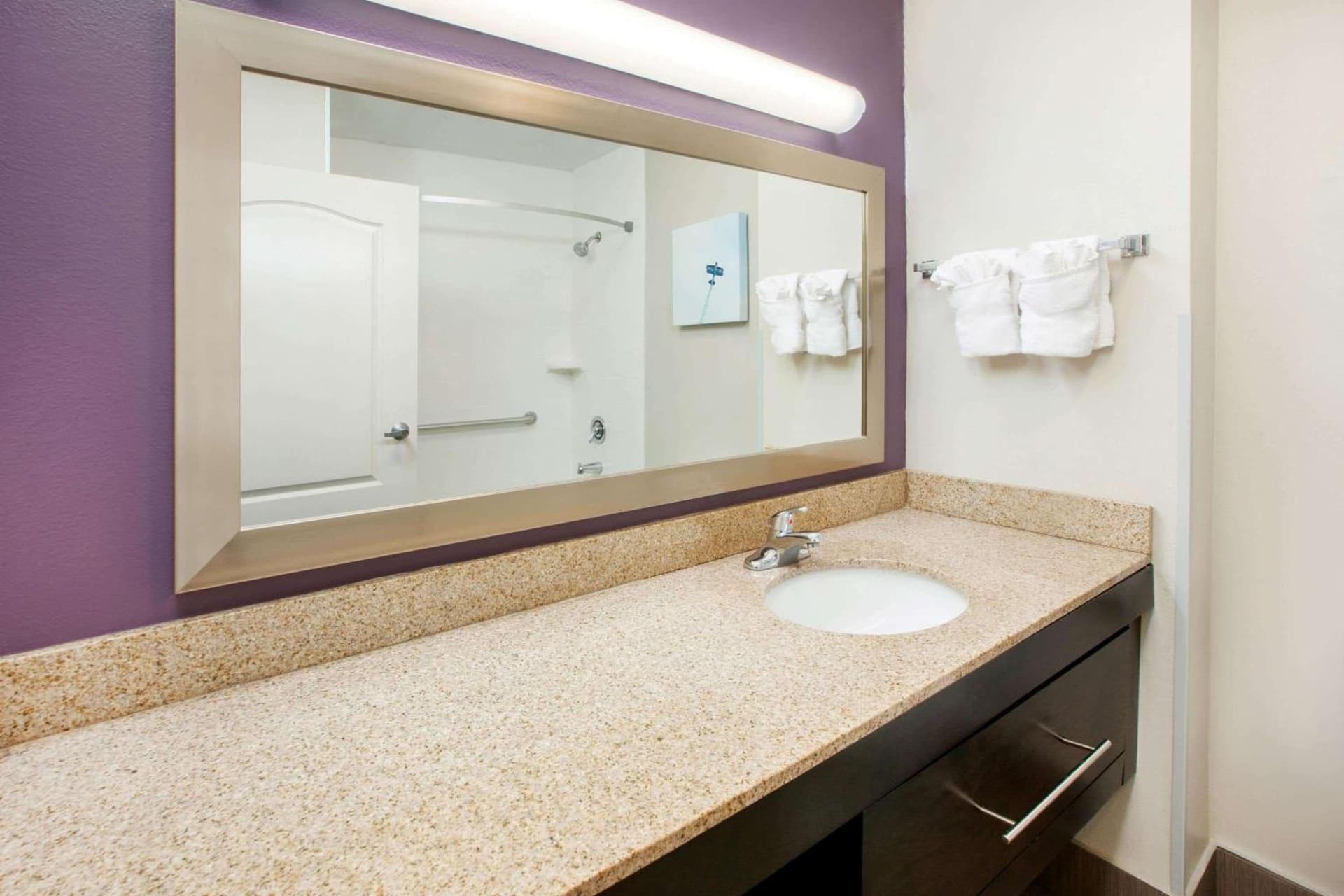 La Quinta by Wyndham Cincinnati Airport Florence gallery photo in Florence, KY — image 24