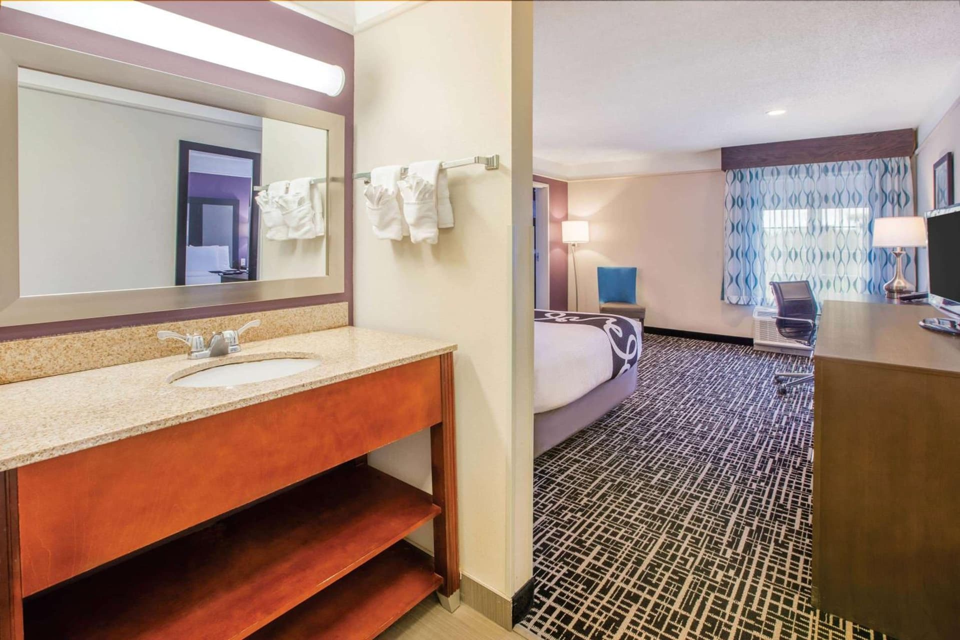 La Quinta by Wyndham Cincinnati Airport Florence gallery photo in Florence, KY — image 20