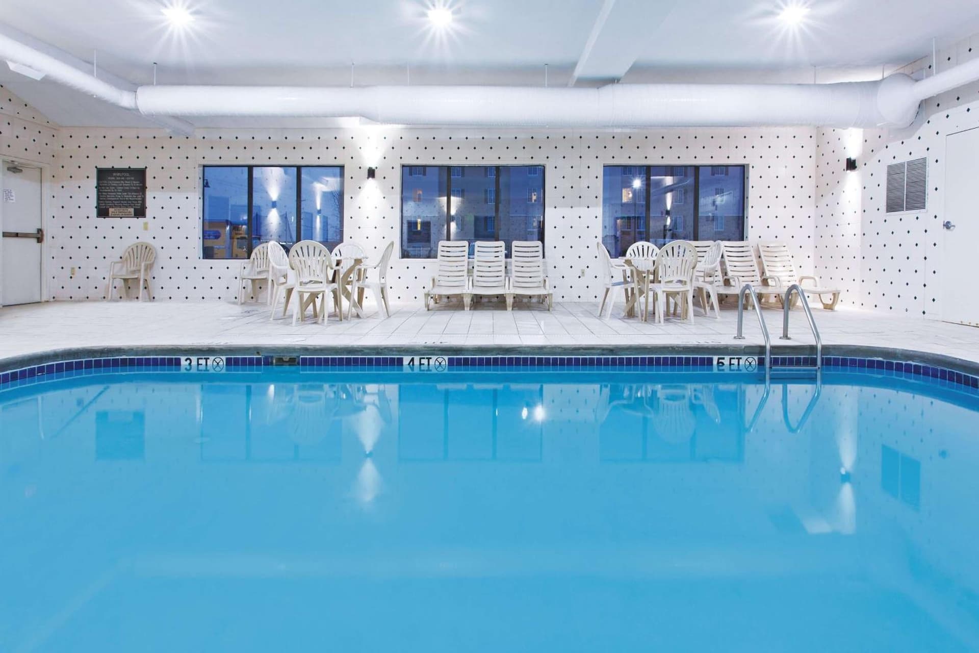 La Quinta by Wyndham Columbus - Grove City gallery photo in Grove City, OH — image 5