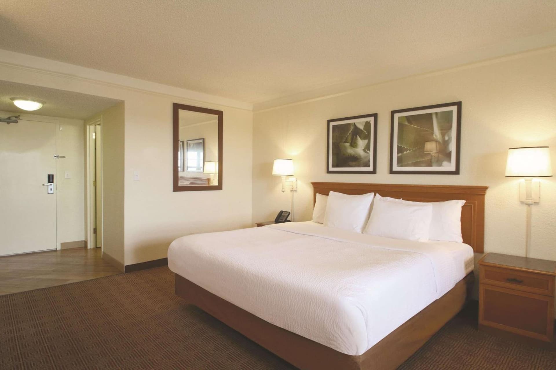 La Quinta by Wyndham Coral Springs University Dr gallery photo in Coral Springs, FL — image 9