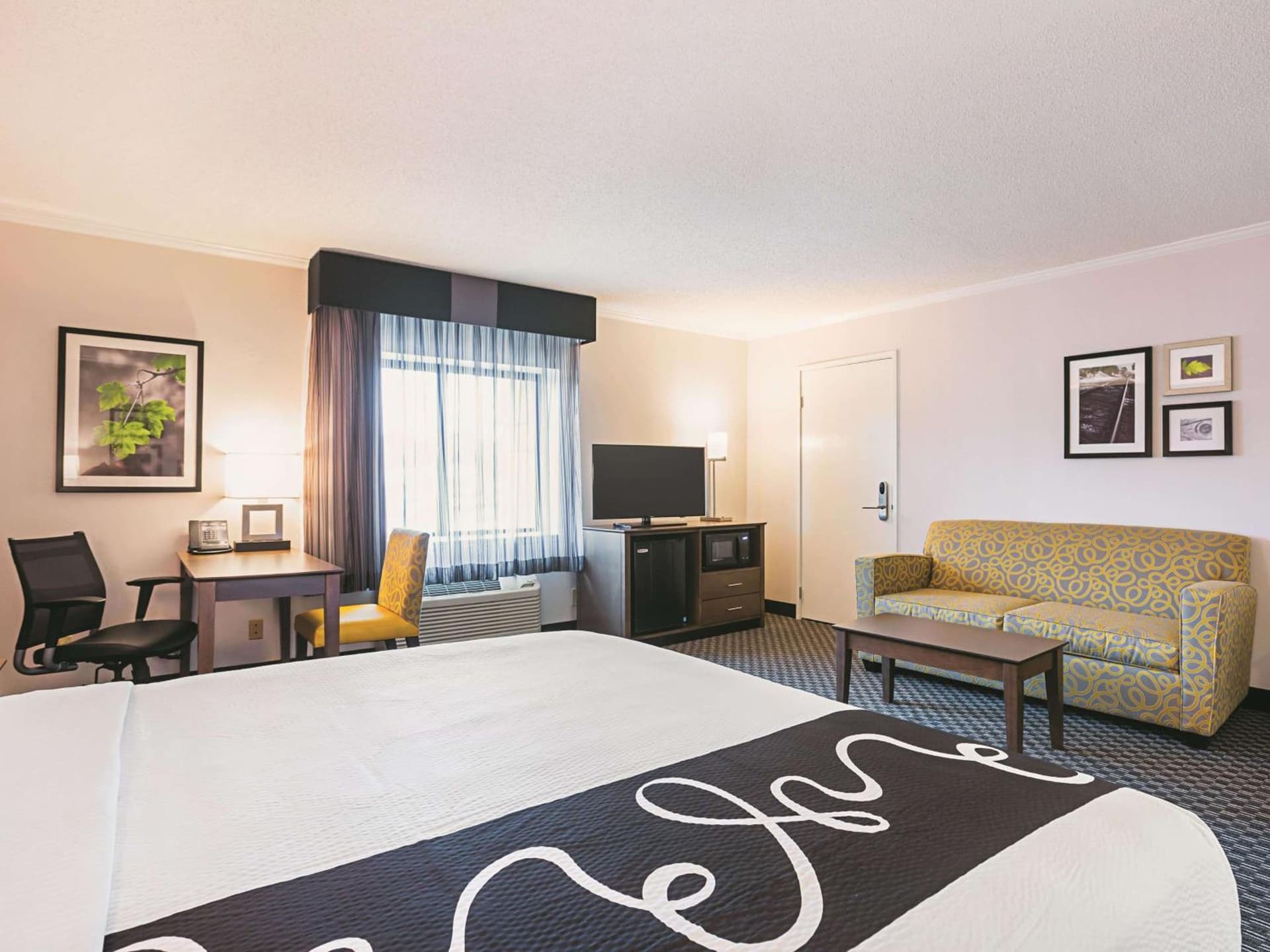 La Quinta by Wyndham Atlanta Midtown - Buckhead interior in Atlanta, GA — gallery photo 2