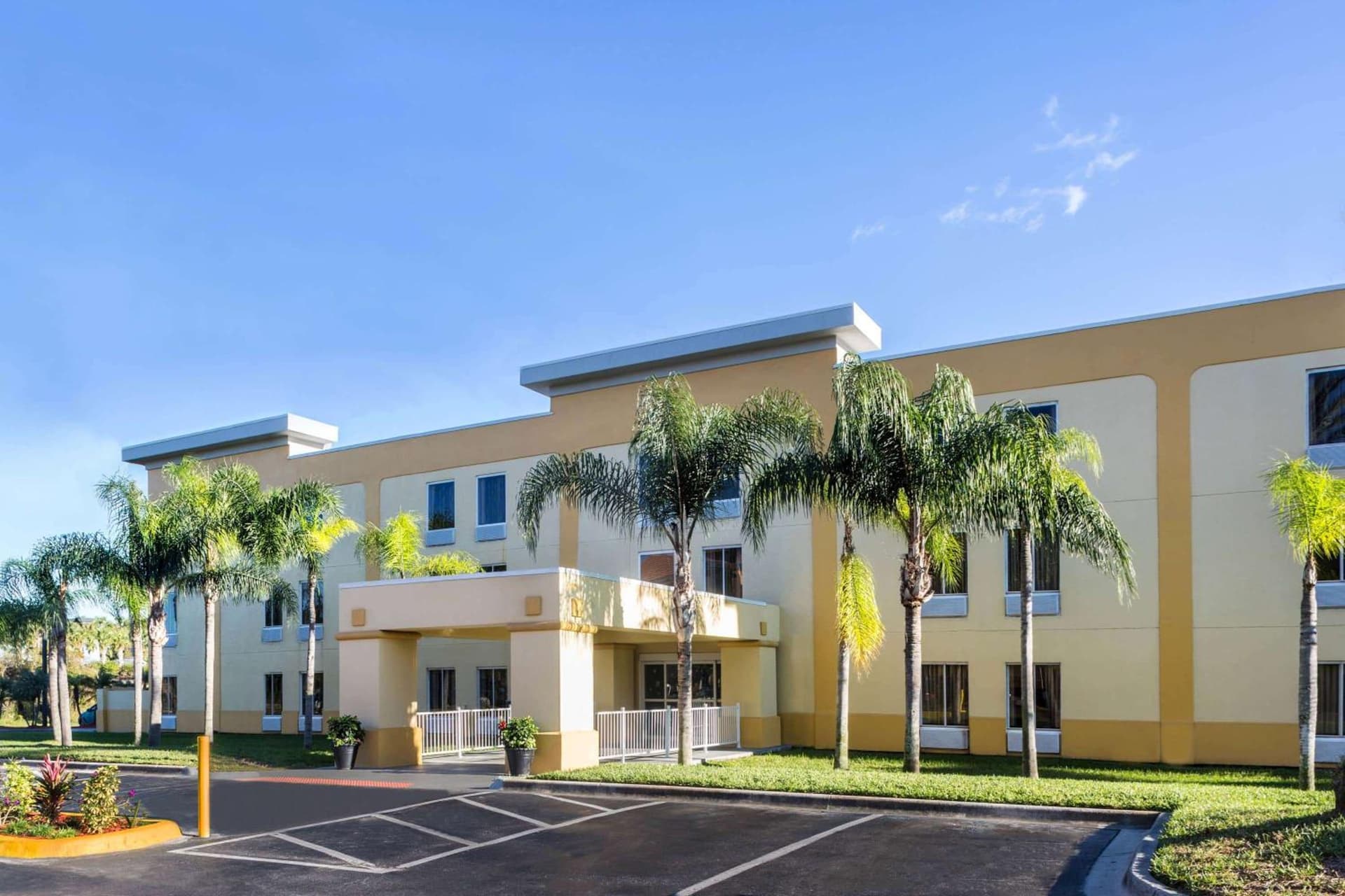 La Quinta by Wyndham Orlando Universal area - Free Shuttle to Universal gallery photo in Orlando, FL — image 32