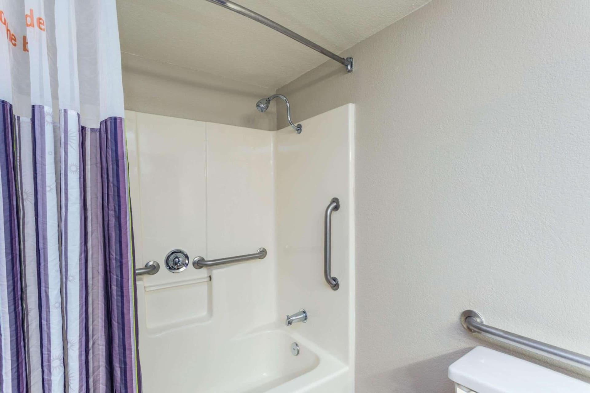 La Quinta by Wyndham Orlando Universal area - Free Shuttle to Universal gallery photo in Orlando, FL — image 15