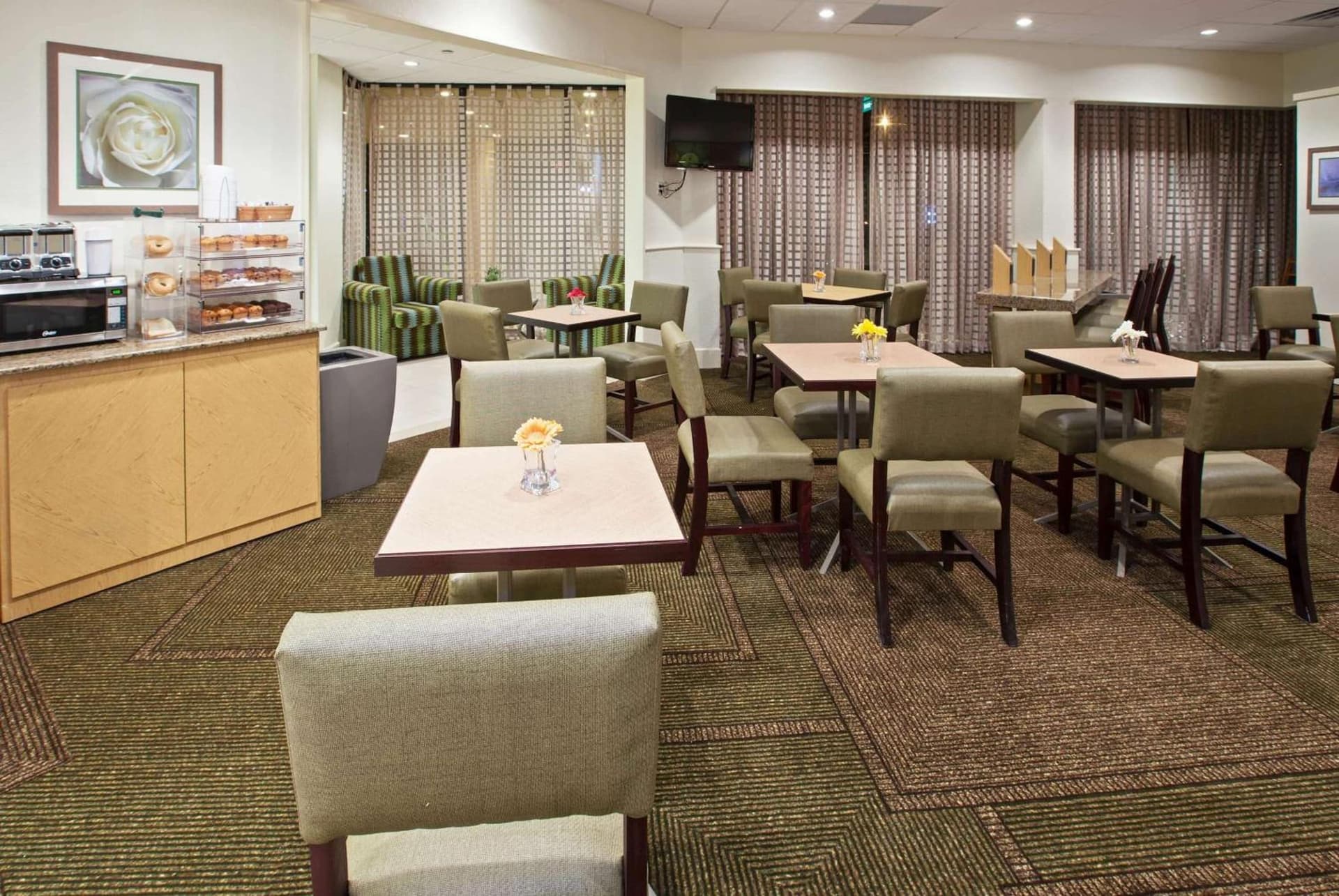 La Quinta by Wyndham Nashville Airport/Opryland gallery photo in Nashville, TN — image 63