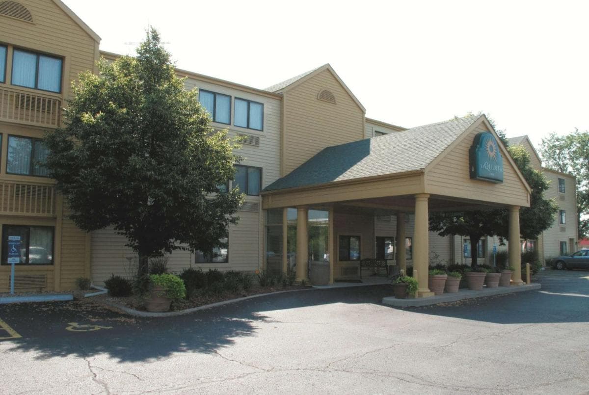 La Quinta Inn by Wyndham Kansas City North exterior or lobby in Kansas City, MO — main listing photo