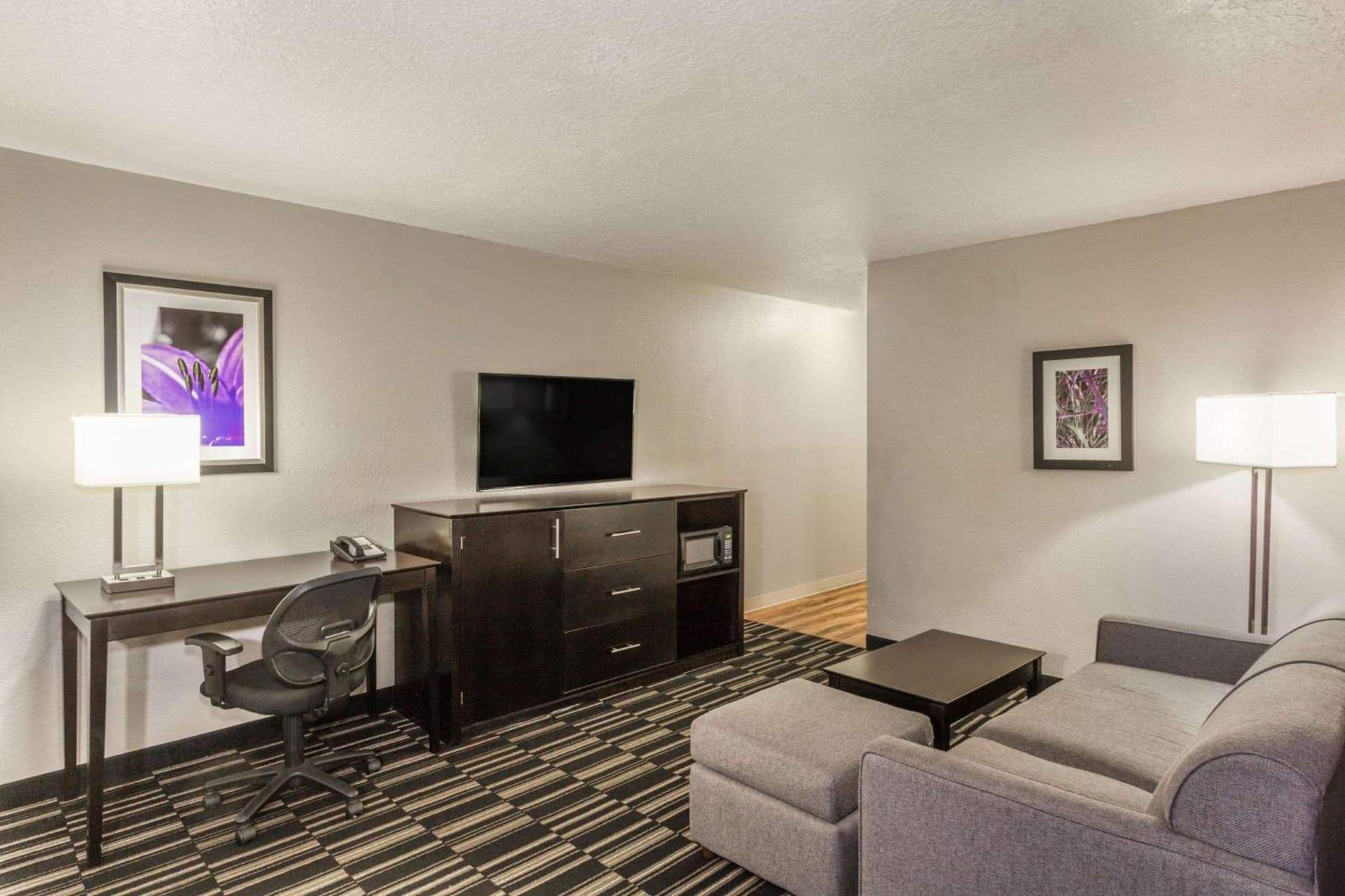 La Quinta by Wyndham Orlando Universal area - Free Shuttle to Universal property views in Orlando, FL — gallery photo 3