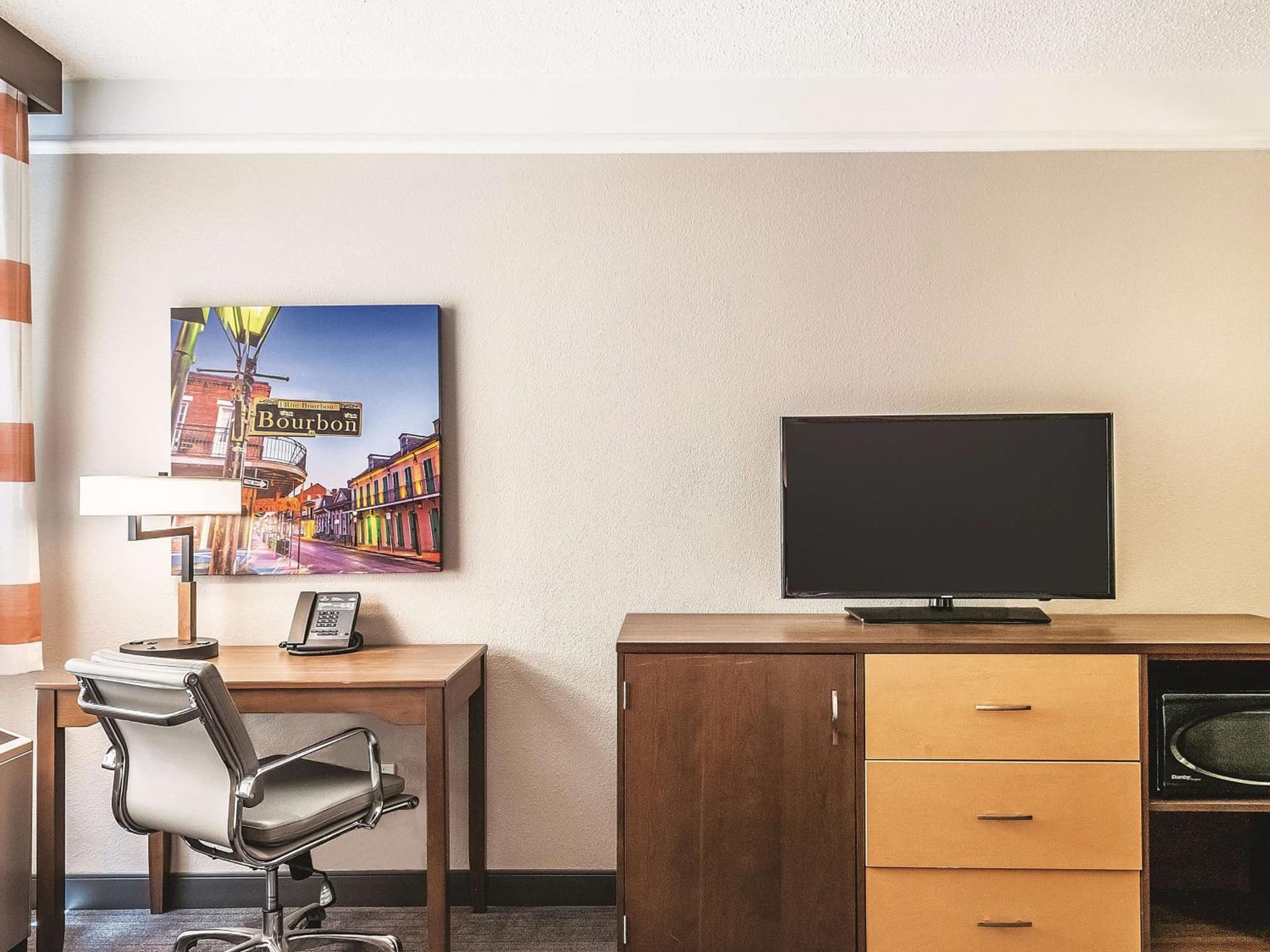 La Quinta Inn & Suites by Wyndham New Orleans Downtown gallery photo in New Orleans, LA — image 20