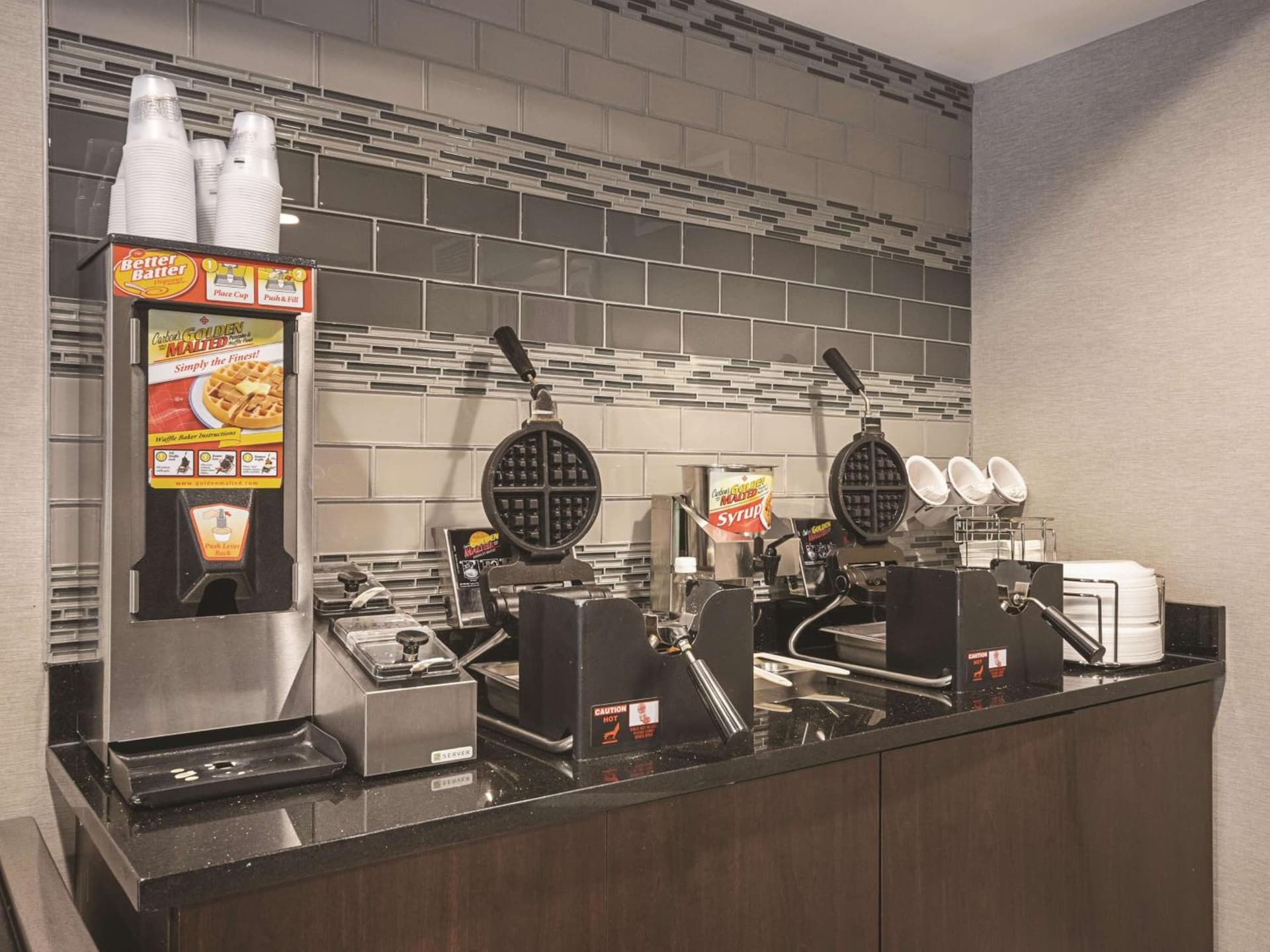 La Quinta by Wyndham Hartford Bradley Airport gallery photo in Windsor Locks — image 39