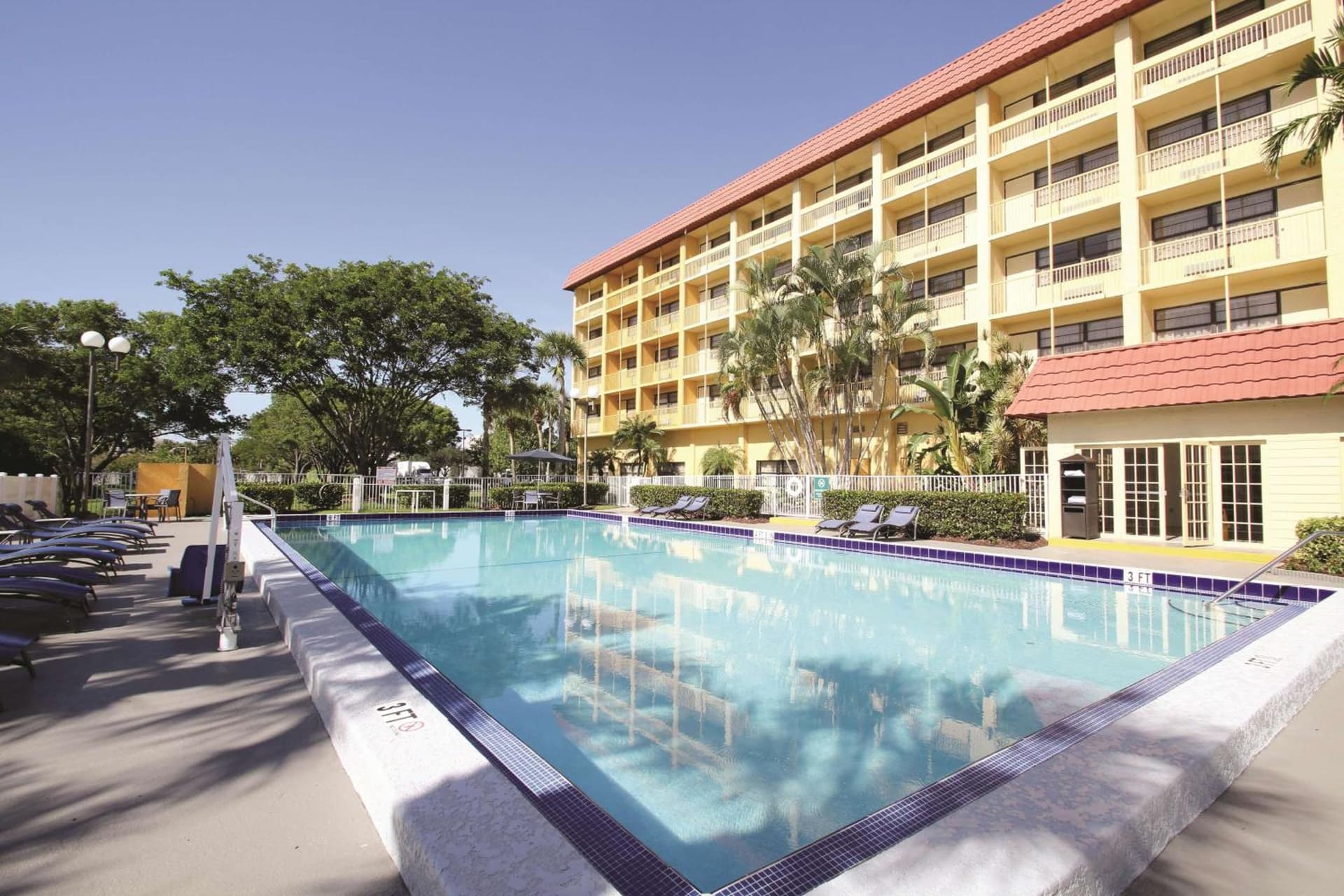 La Quinta by Wyndham Coral Springs University Dr interior in Coral Springs, FL — gallery photo 2