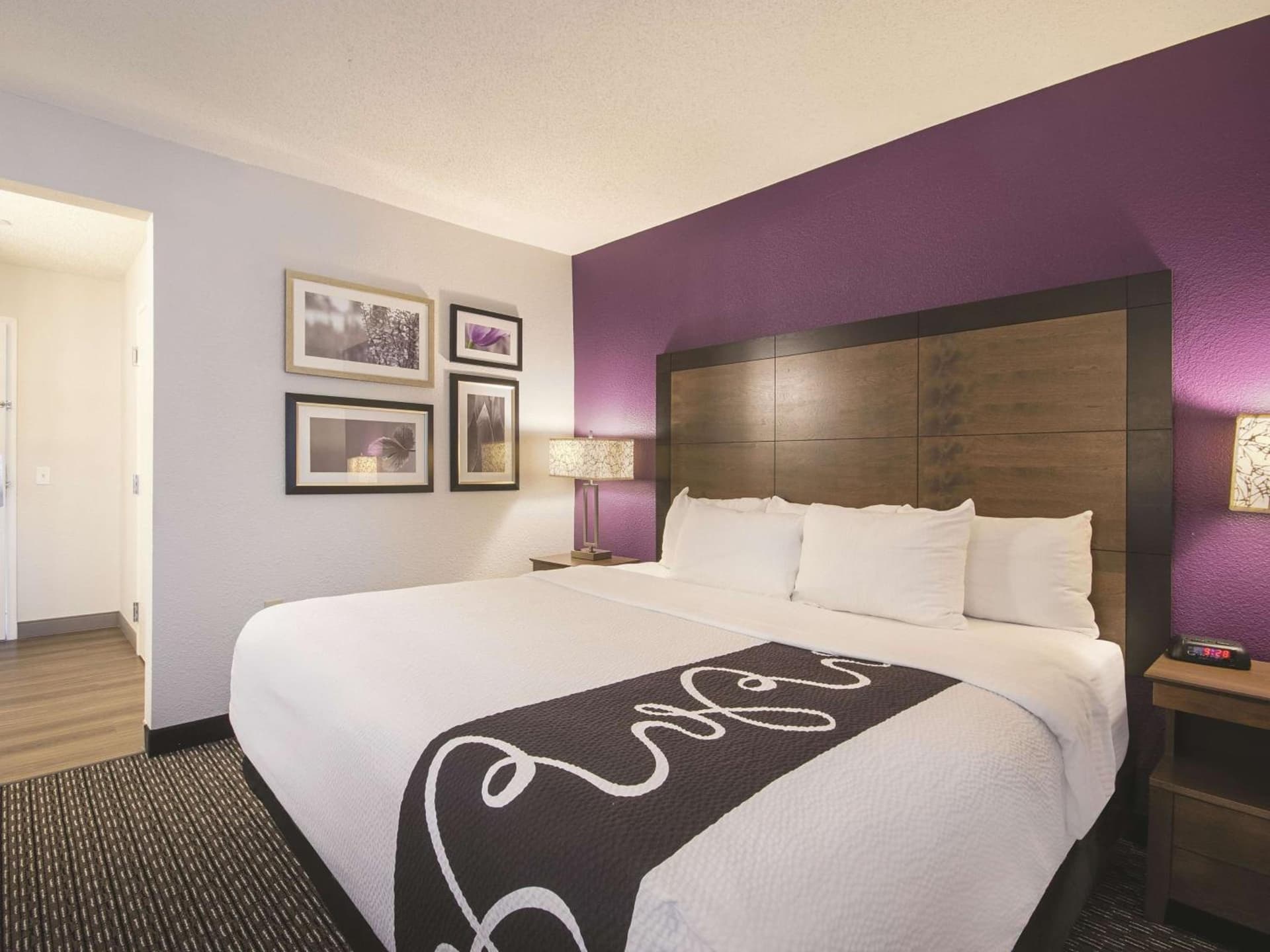 La Quinta by Wyndham Hartford Bradley Airport gallery photo in Windsor Locks — image 46