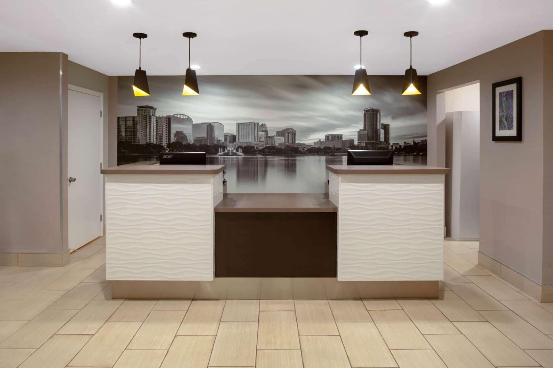 La Quinta by Wyndham Orlando Universal area - Free Shuttle to Universal gallery photo in Orlando, FL — image 4