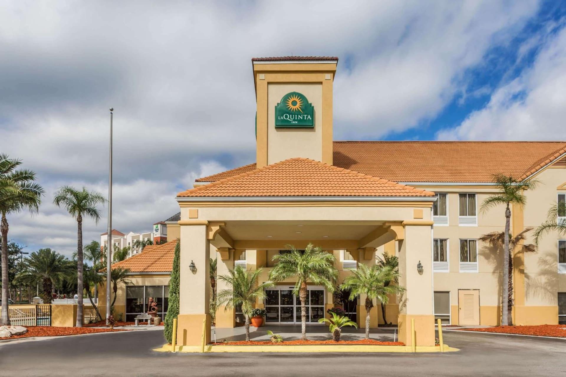 La Quinta by Wyndham Orlando Universal area - Free Shuttle to Universal exterior or lobby in Orlando, FL — main listing photo