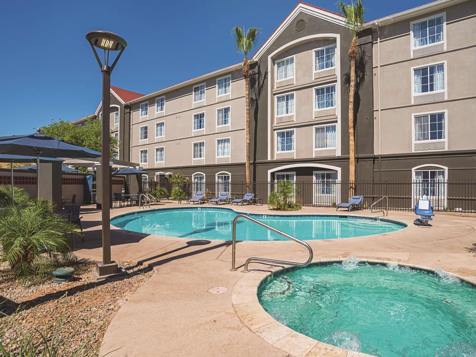 La Quinta by Wyndham Phoenix Chandler interior in Phoenix, AZ — gallery photo 2