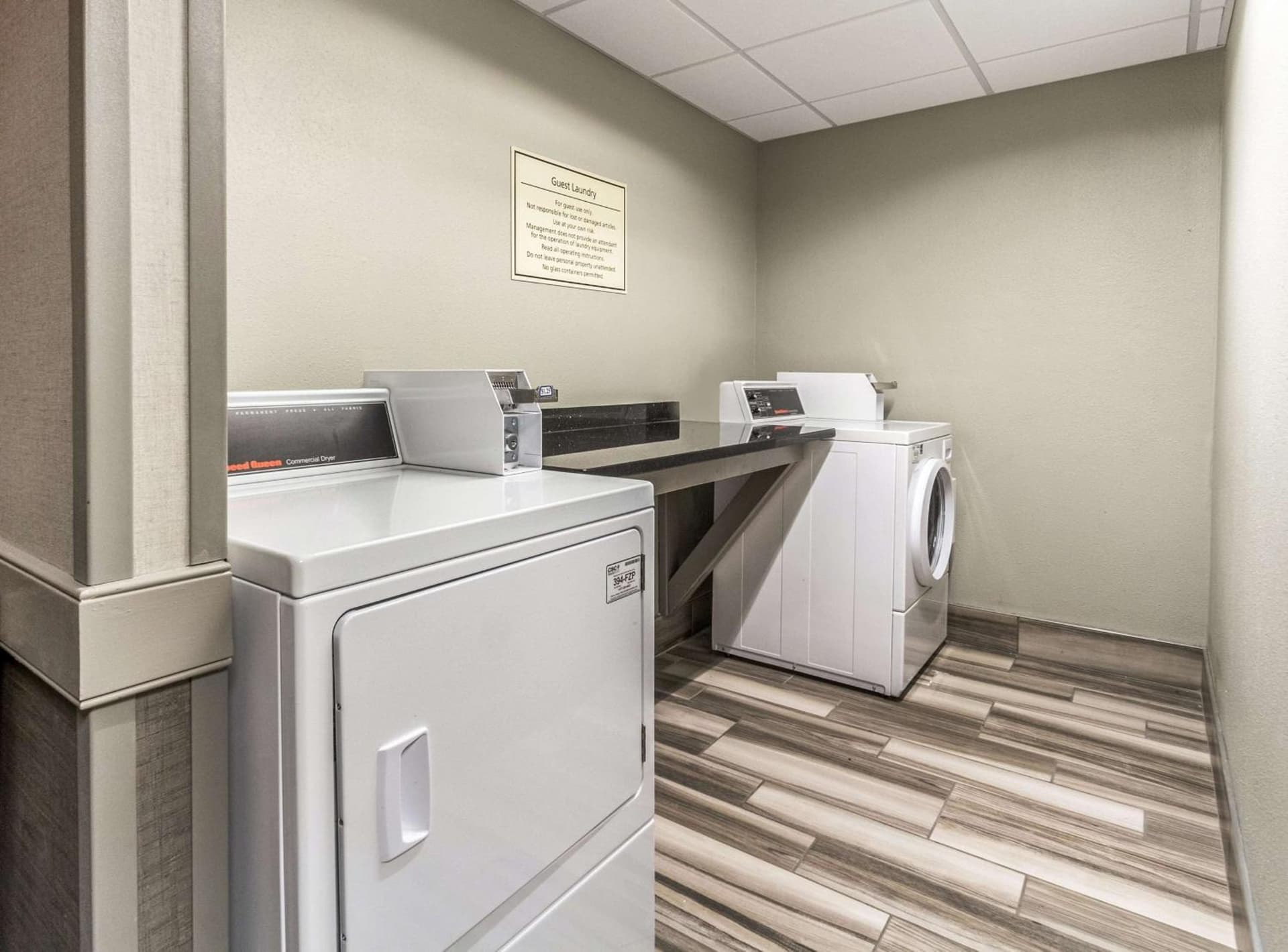 La Quinta Inn & Suites by Wyndham Cleveland - Airport North gallery photo in Cleveland, OH — image 41