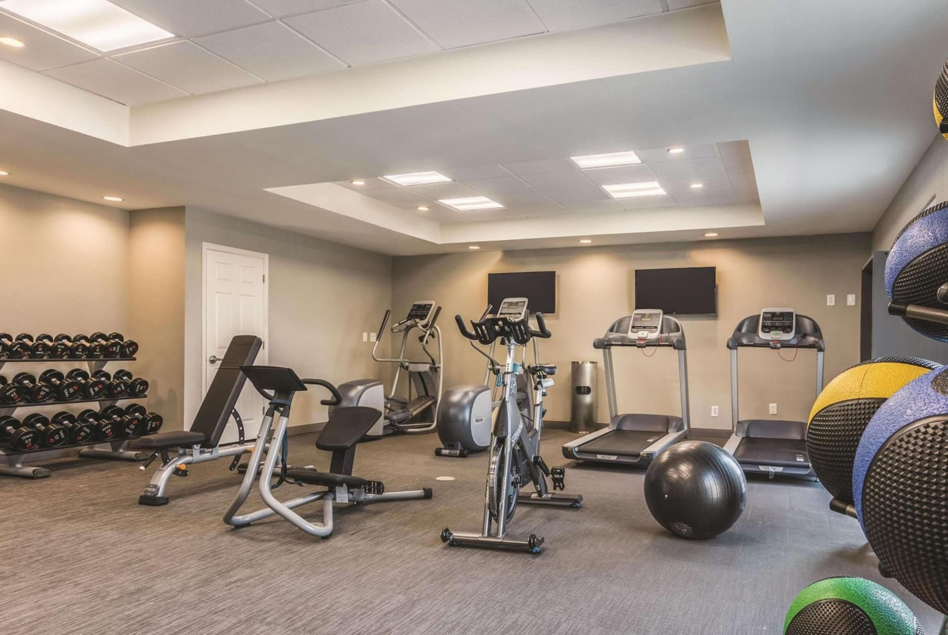 La Quinta Inn & Suites by Wyndham Shreveport Airport gallery photo in Shreveport, LA — image 31