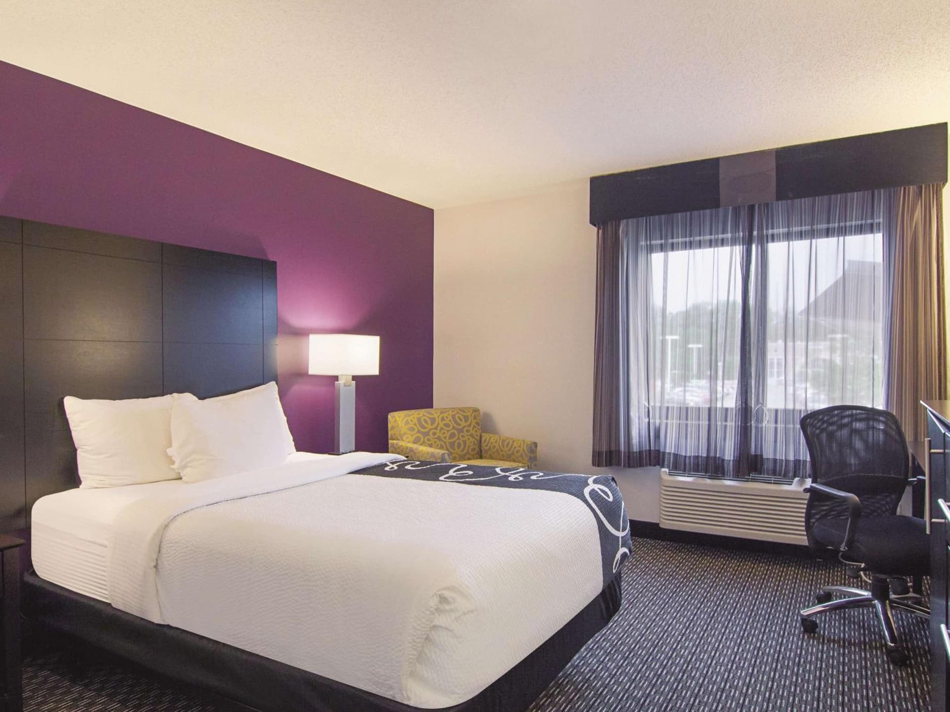 La Quinta Inn & Suites by Wyndham Cleveland - Airport North gallery photo in Cleveland, OH — image 22