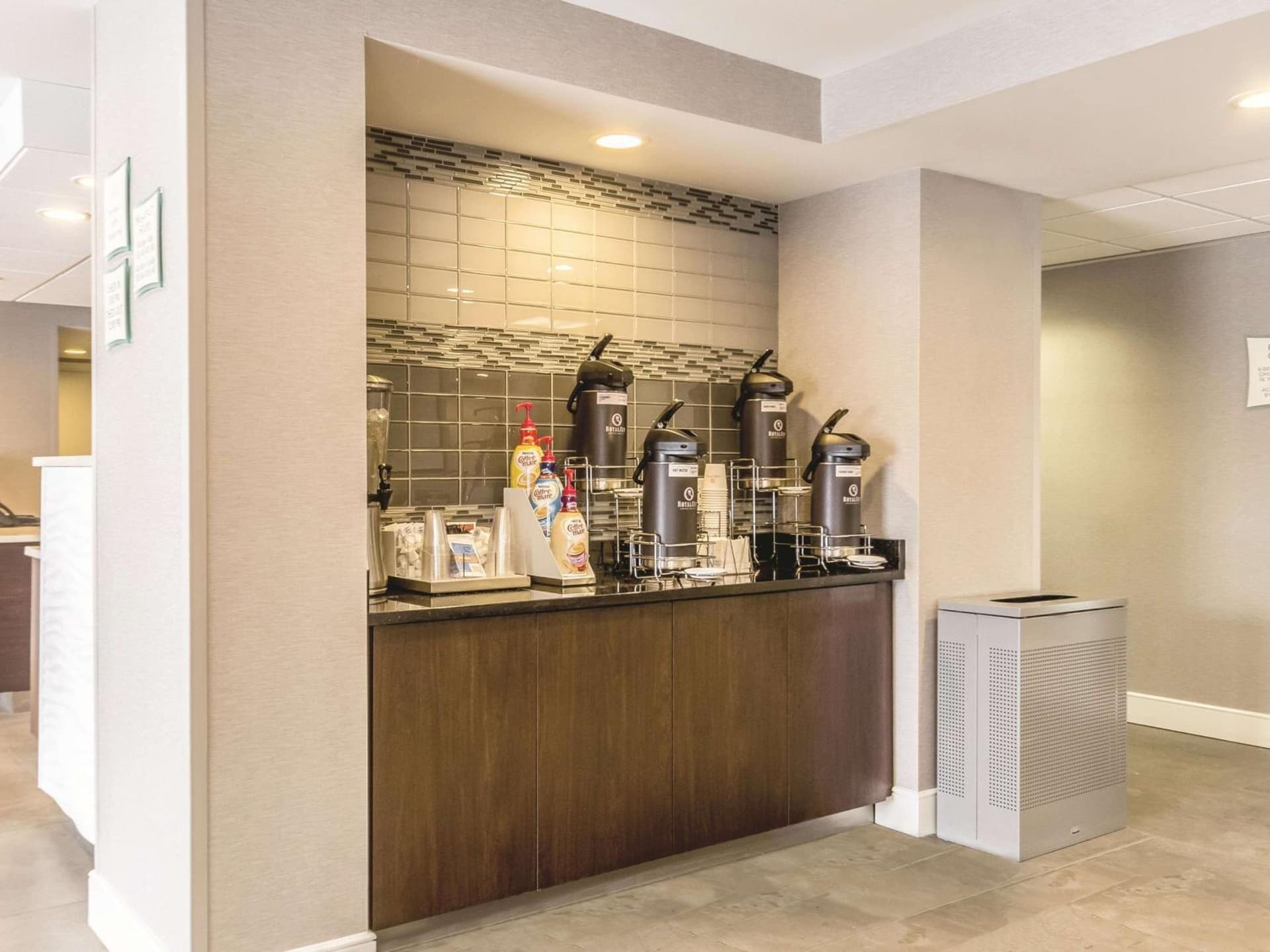 La Quinta Inn & Suites by Wyndham Cleveland - Airport North gallery photo in Cleveland, OH — image 32