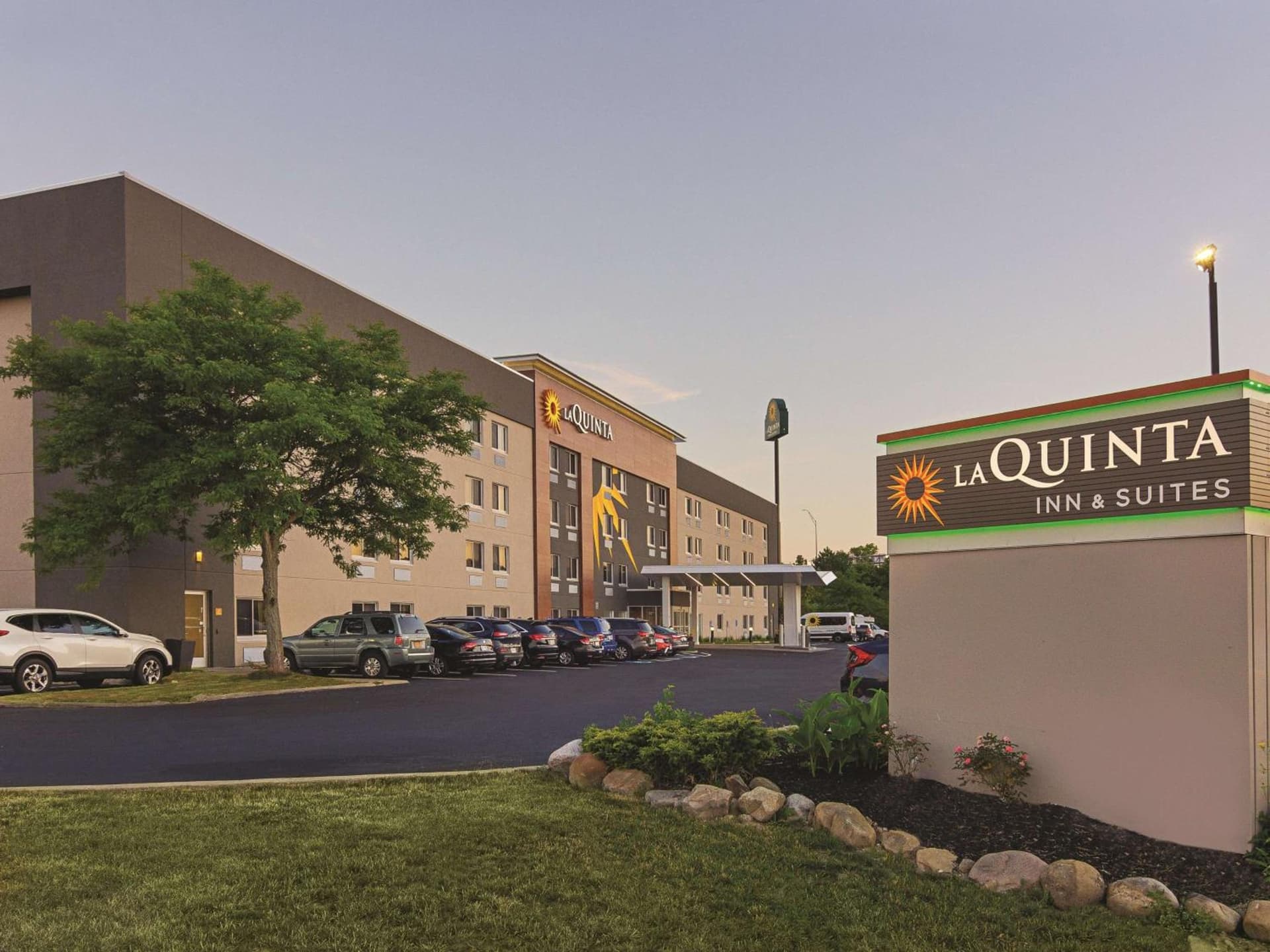 La Quinta Inn & Suites by Wyndham Cleveland - Airport North property views in Cleveland, OH — gallery photo 3