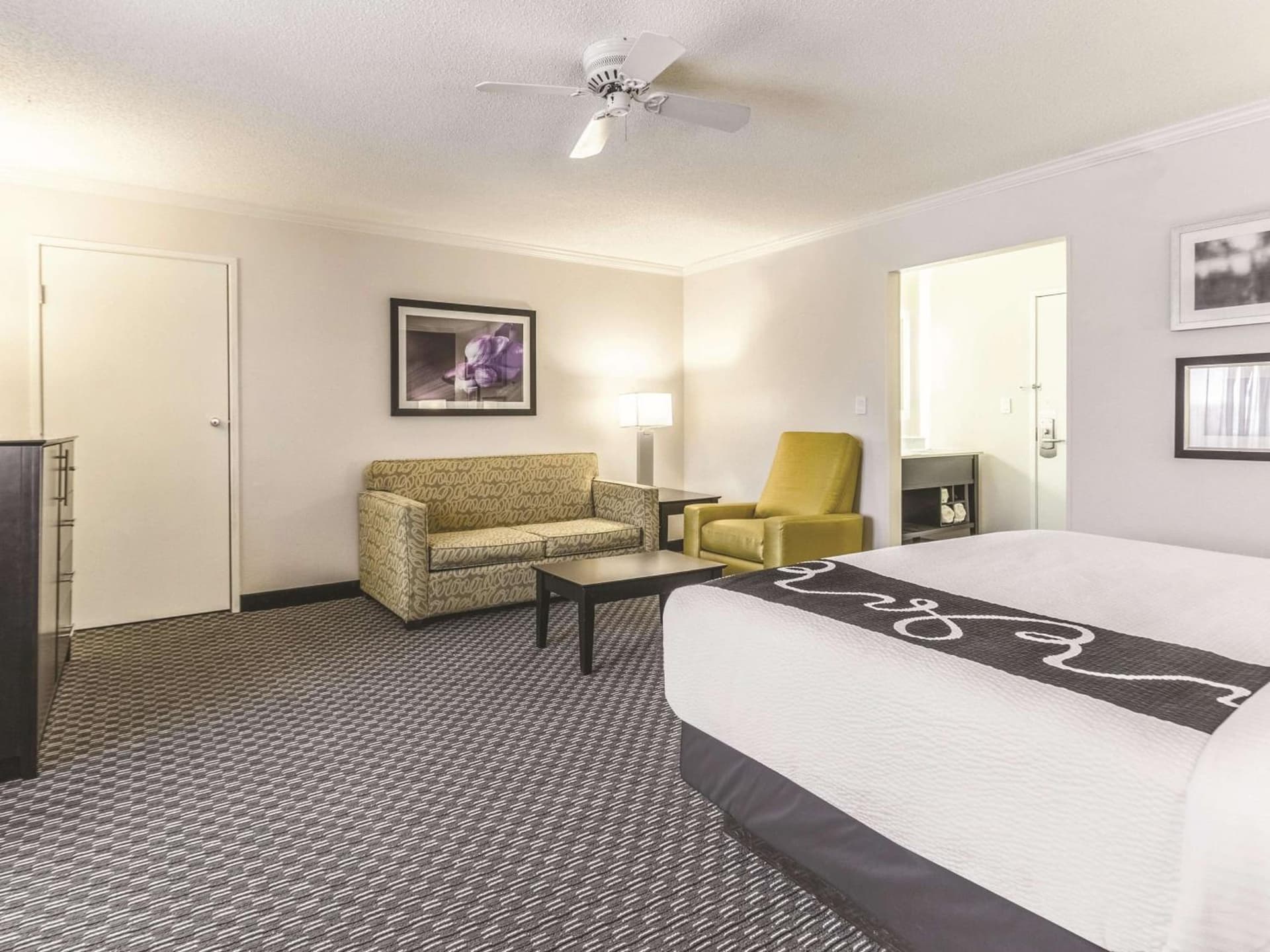 La Quinta Inn & Suites by Wyndham Cleveland - Airport North gallery photo in Cleveland, OH — image 25