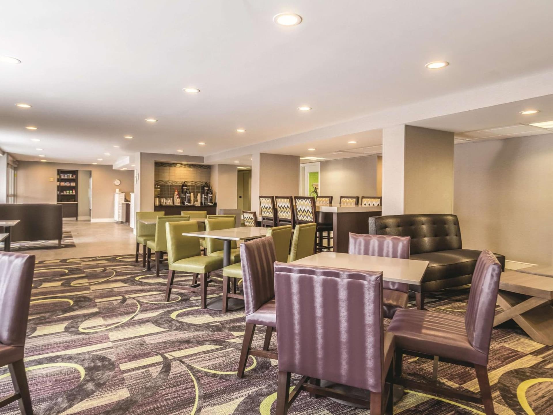 La Quinta Inn & Suites by Wyndham Cleveland - Airport North gallery photo in Cleveland, OH — image 37