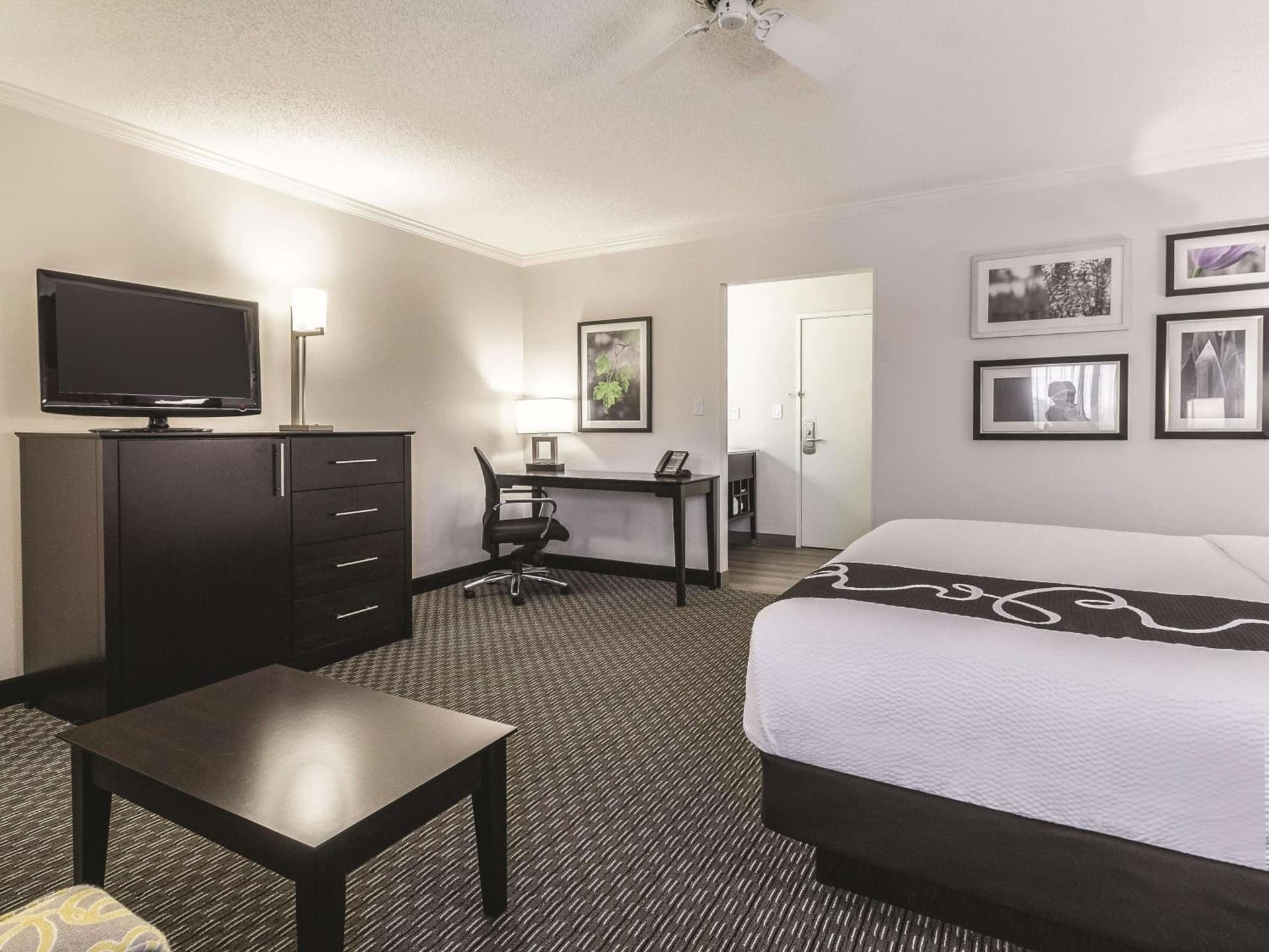 La Quinta Inn & Suites by Wyndham Cleveland - Airport North gallery photo in Cleveland, OH — image 27