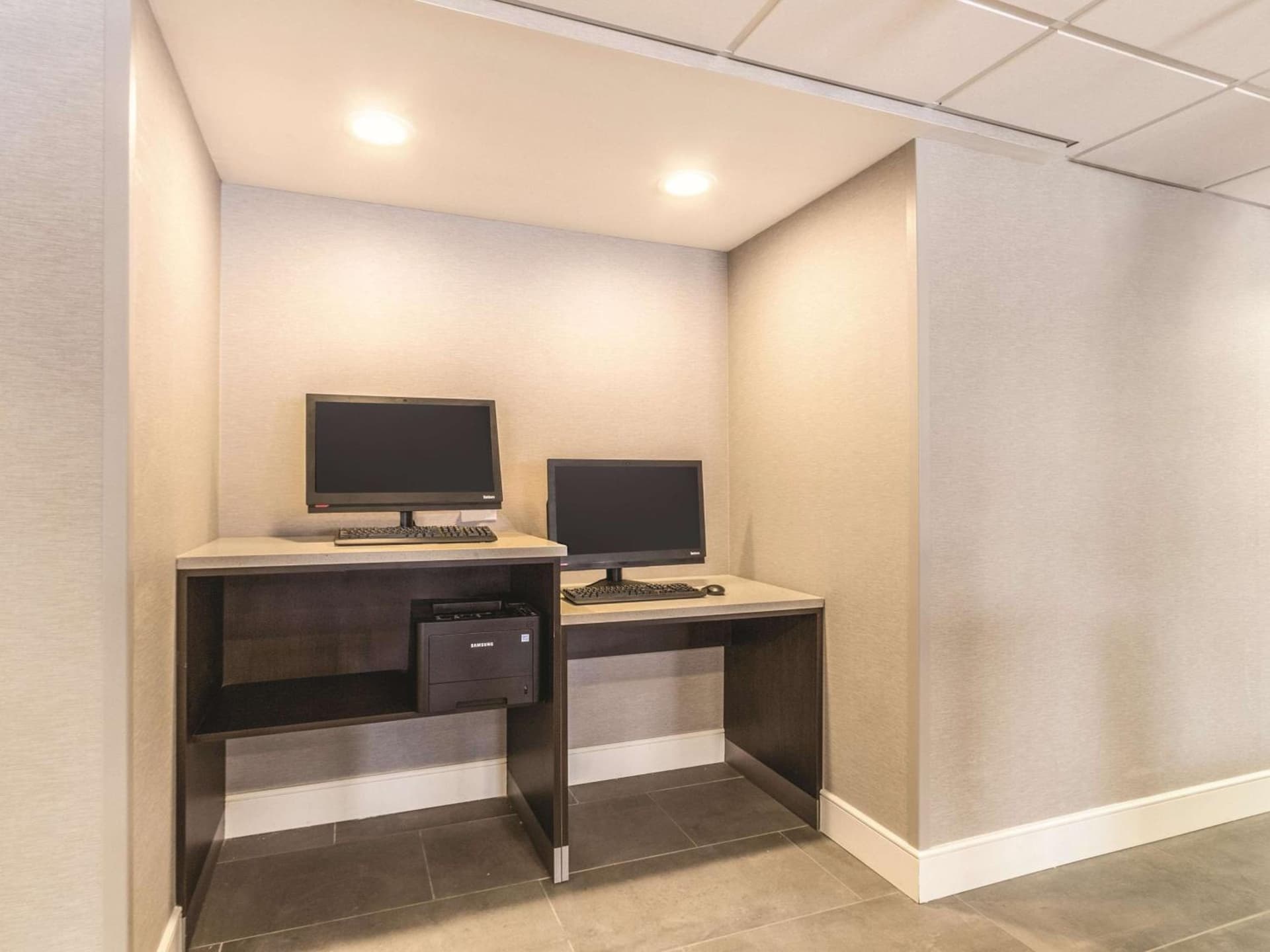 La Quinta Inn & Suites by Wyndham Cleveland - Airport North gallery photo in Cleveland, OH — image 33