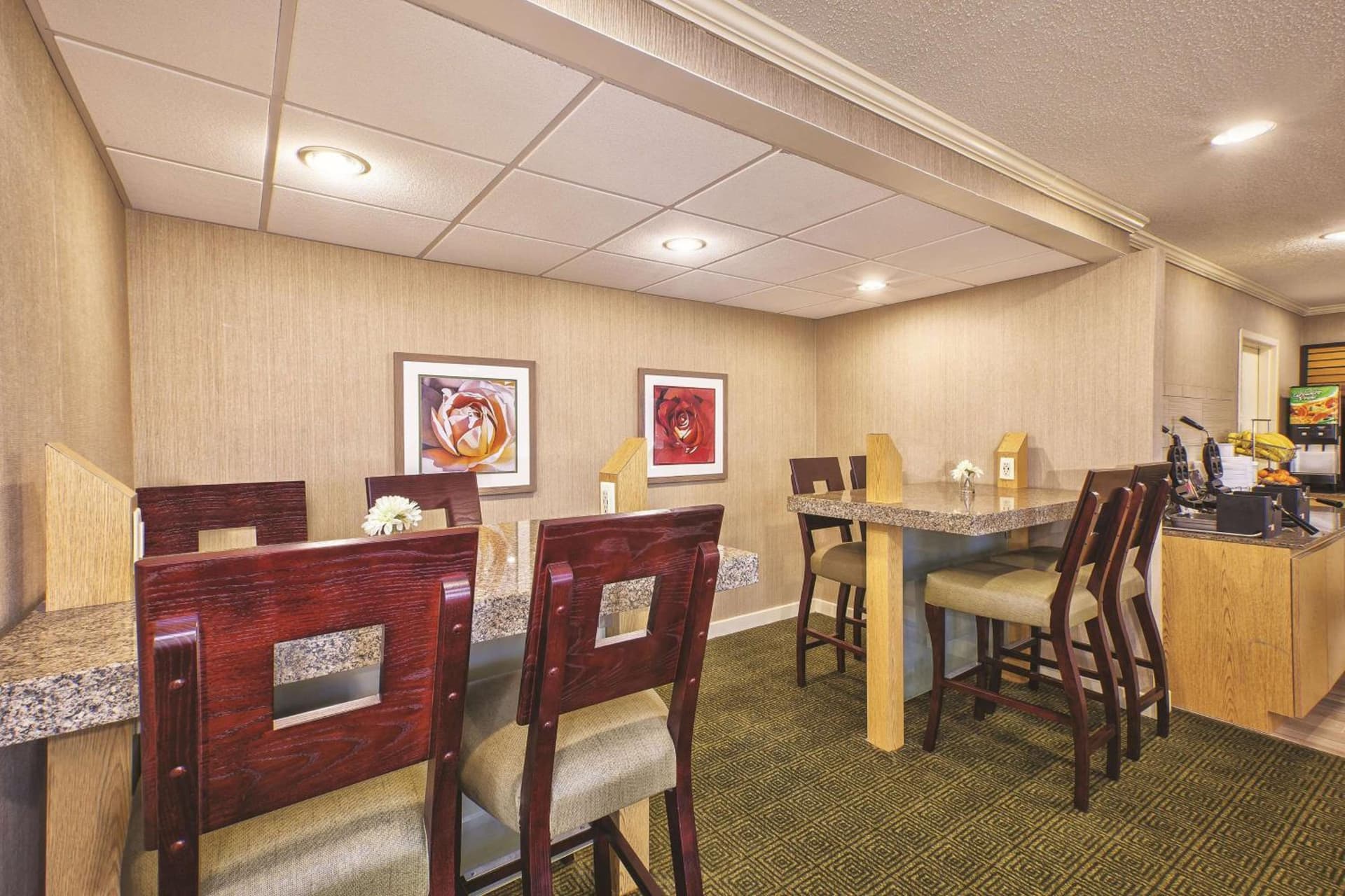 La Quinta Inn by Wyndham Toledo Perrysburg gallery photo in Perrysburg, OH — image 14