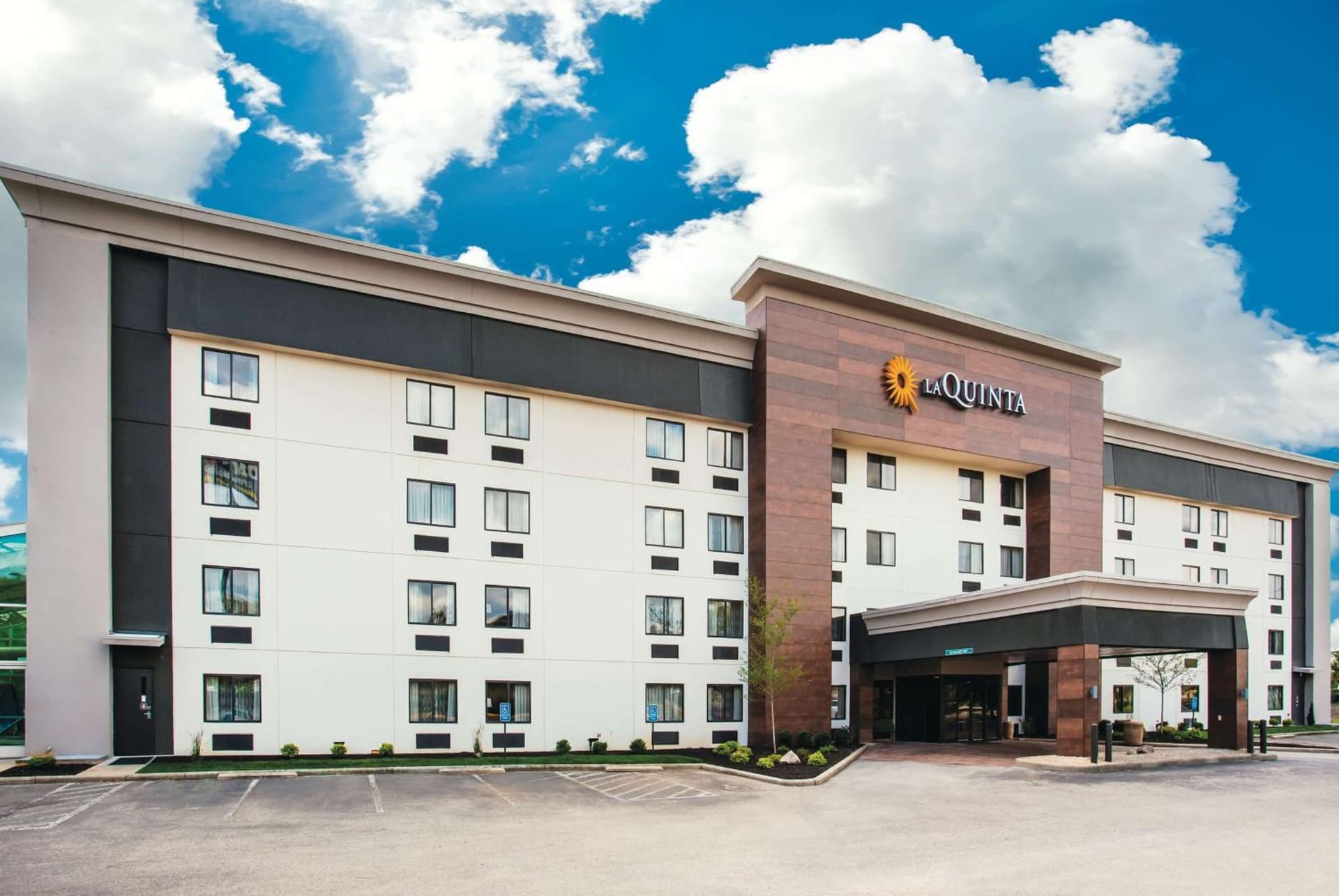 La Quinta by Wyndham Cincinnati NE - Mason featured exterior or lobby in Mason, OH — similar hotel
