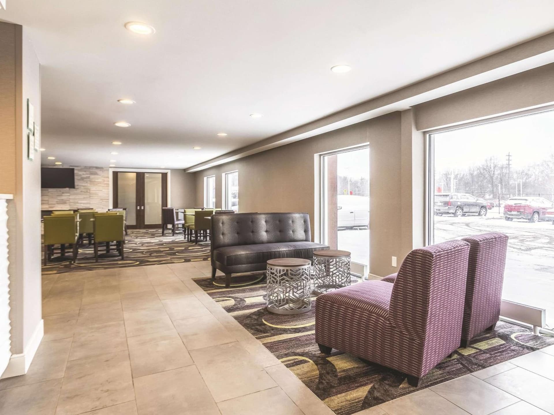 La Quinta Inn & Suites by Wyndham Cleveland - Airport North gallery photo in Cleveland, OH — image 9