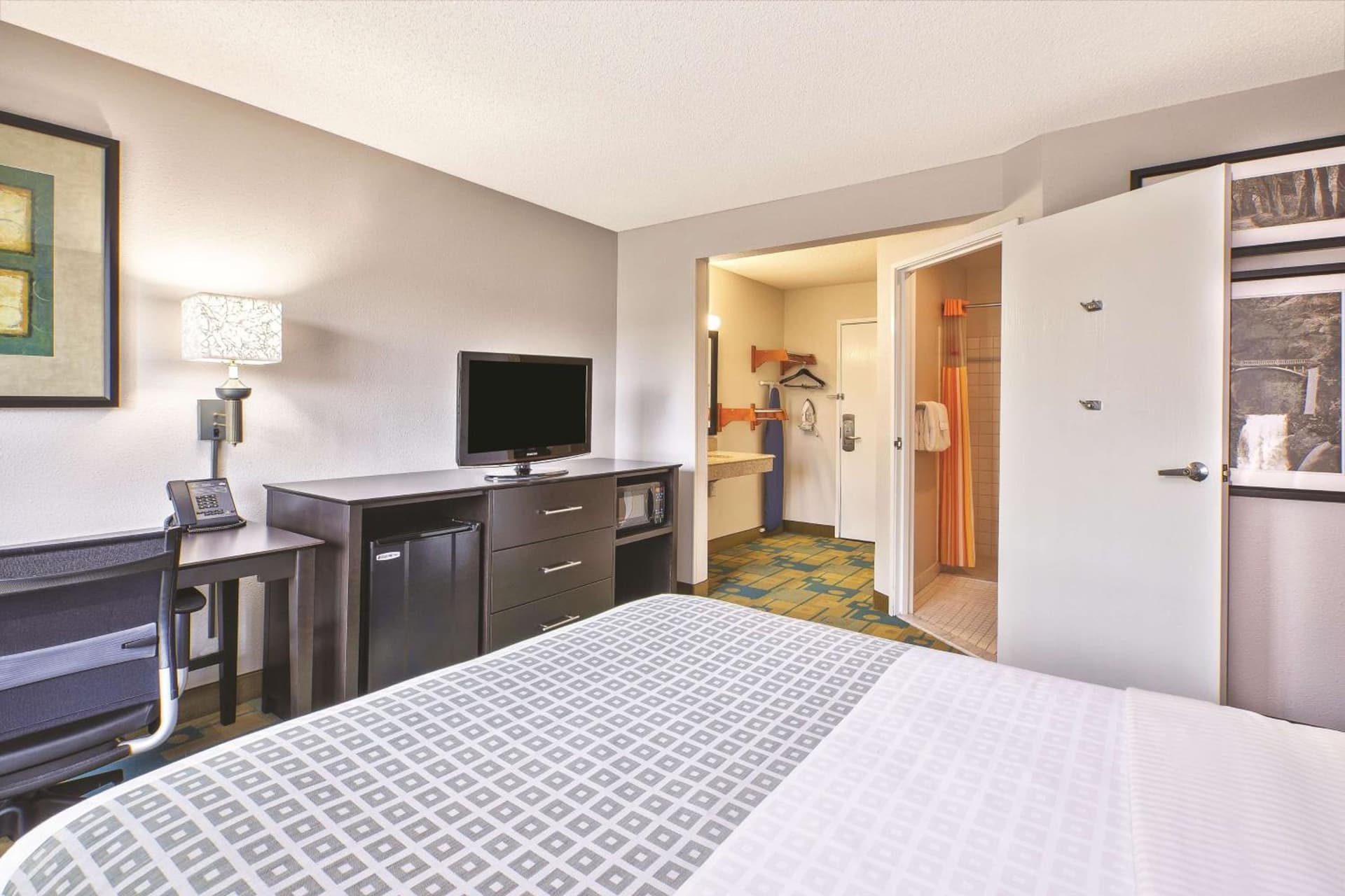 La Quinta Inn by Wyndham Toledo Perrysburg gallery photo in Perrysburg, OH — image 10