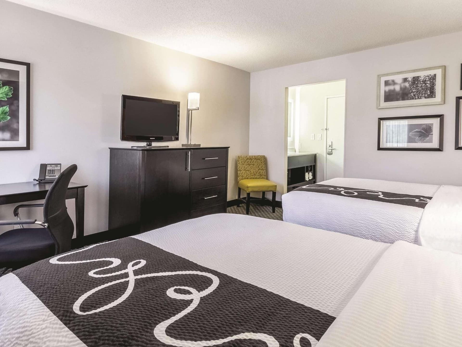 La Quinta Inn & Suites by Wyndham Cleveland - Airport North gallery photo in Cleveland, OH — image 12