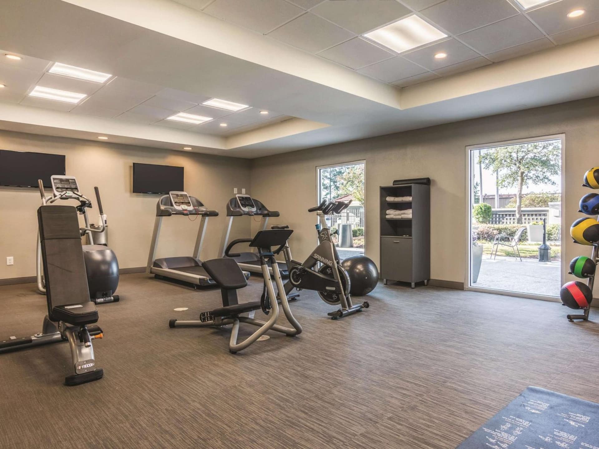 La Quinta Inn & Suites by Wyndham Shreveport Airport gallery photo in Shreveport, LA — image 4