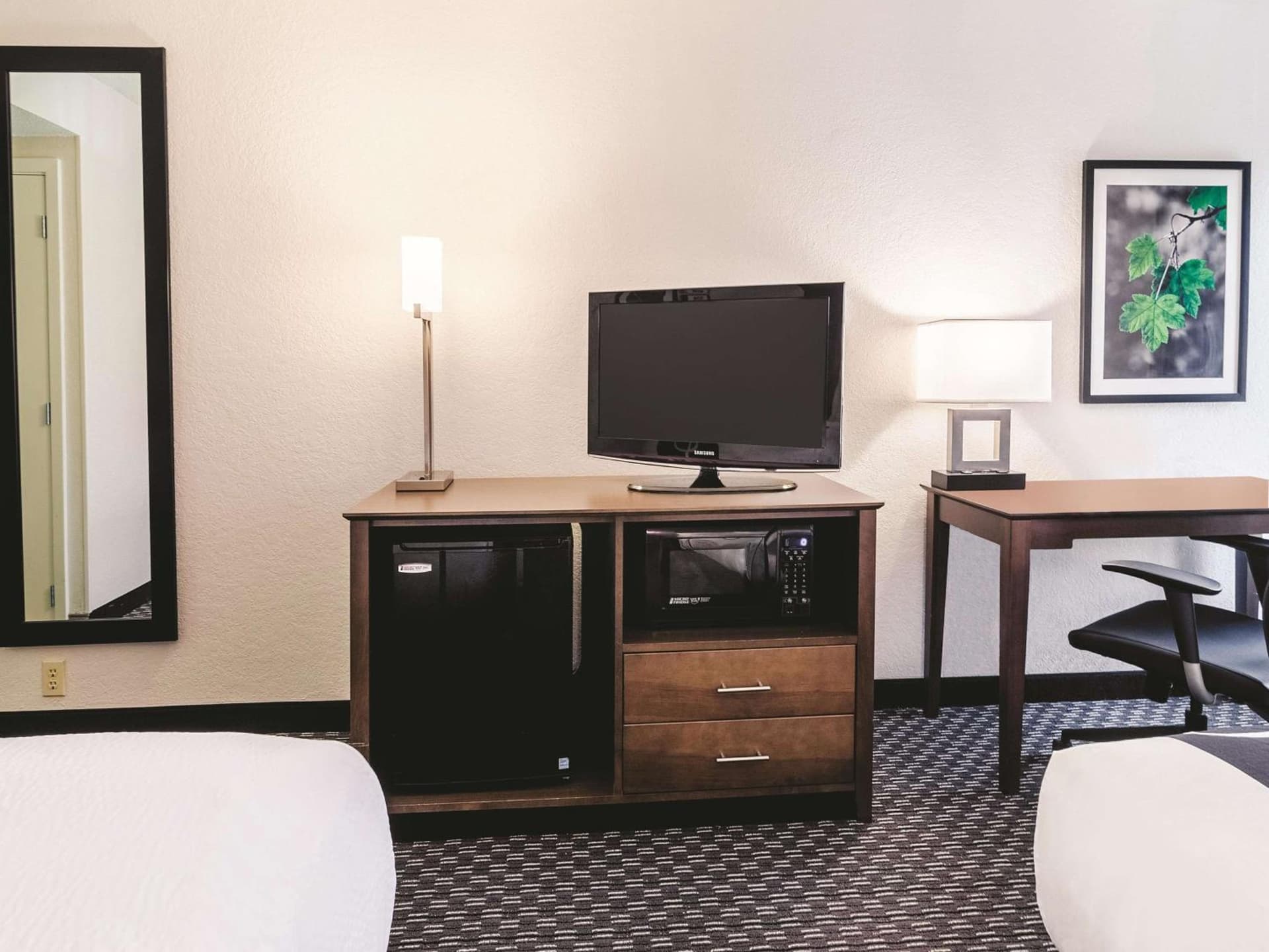 La Quinta Inn & Suites by Wyndham Myrtle Beach - N Kings Hwy interior in Myrtle Beach, SC — gallery photo 2