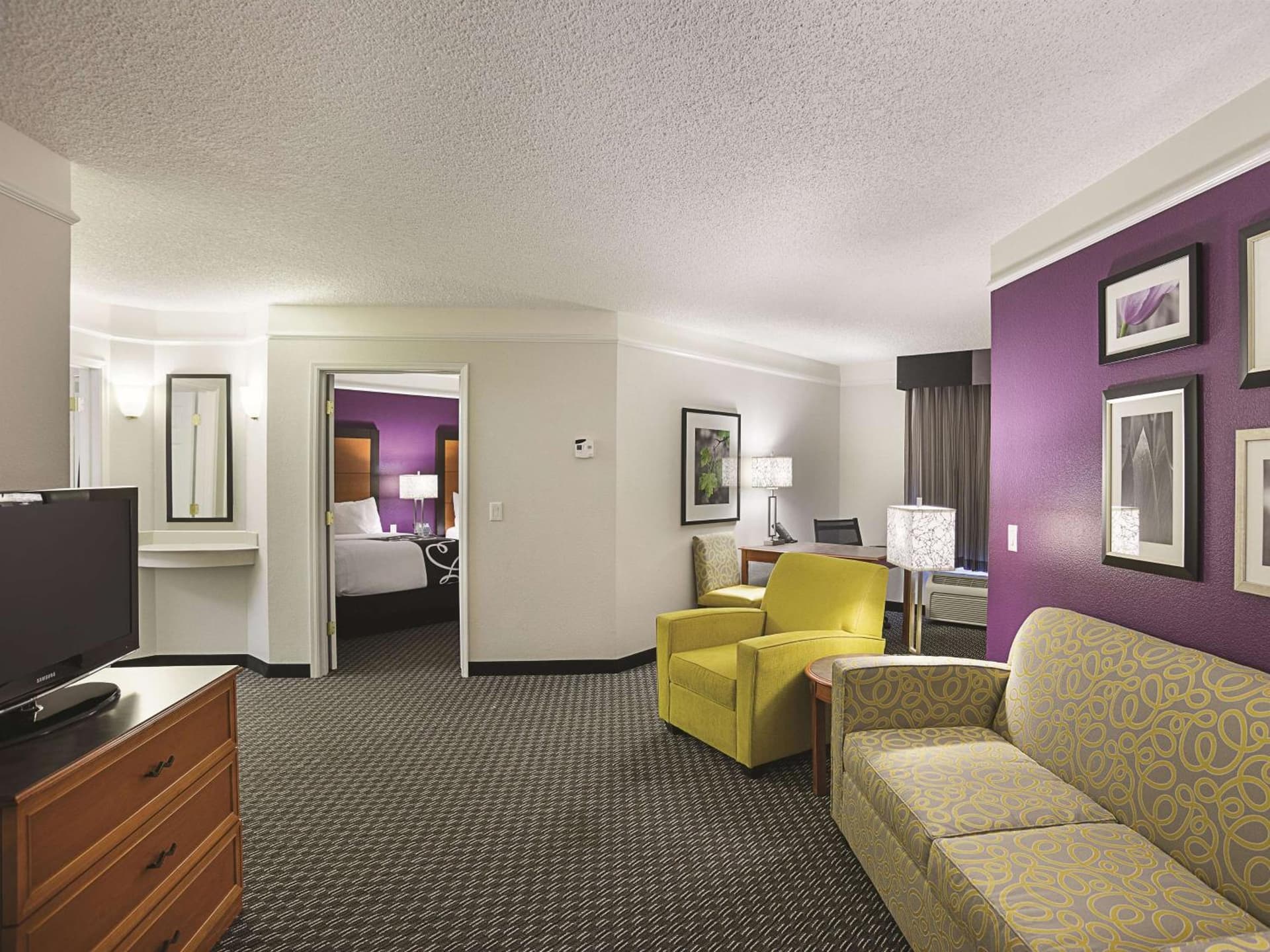 La Quinta Inn & Suites by Wyndham Phoenix Scottsdale gallery photo in Scottsdale, AZ — image 40
