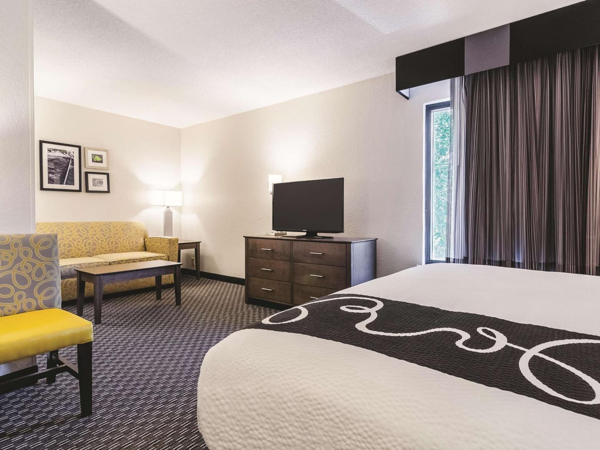 La Quinta Inn & Suites by Wyndham Myrtle Beach - N Kings Hwy gallery photo in Myrtle Beach, SC — image 5